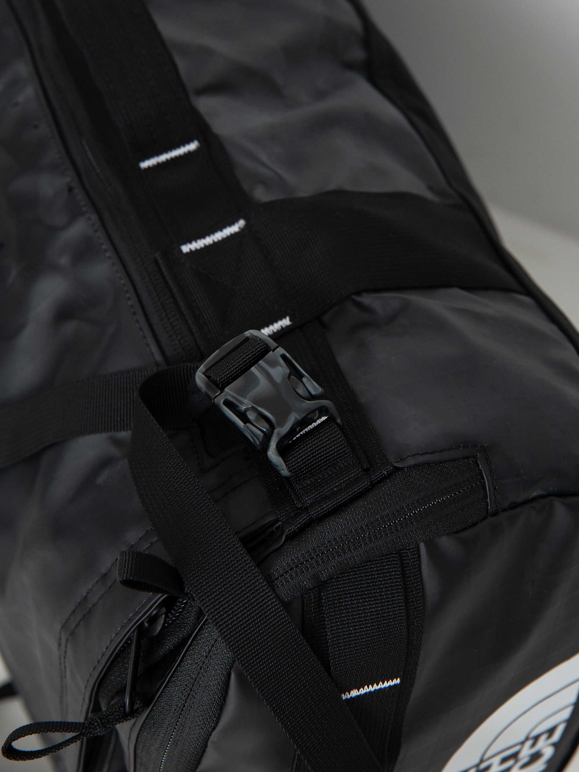 Taška The North Face Base Camp Voyager Duffel 32L (tnf black/tnf white)