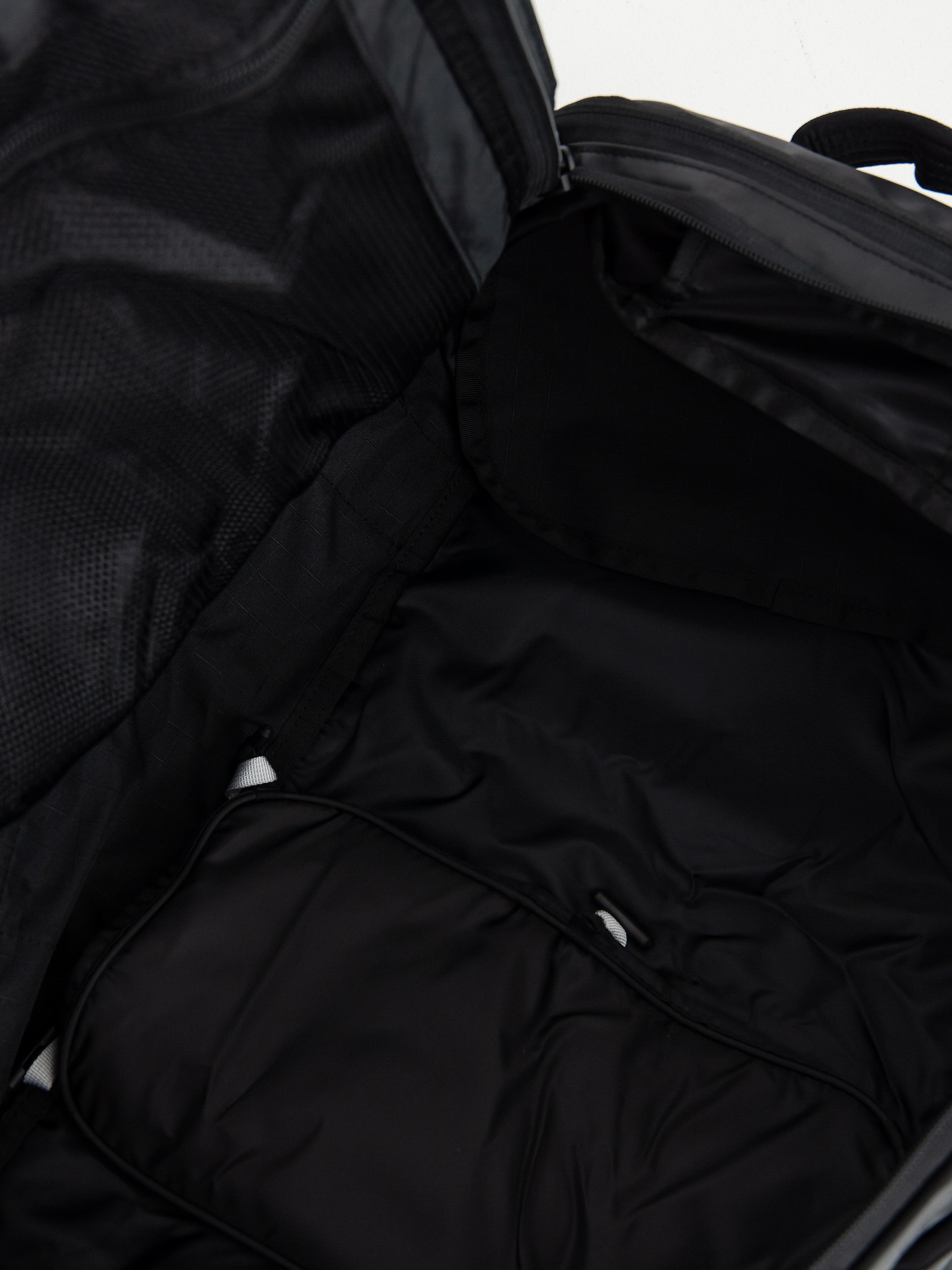 Taška The North Face Base Camp Voyager Duffel 32L (tnf black/tnf white)