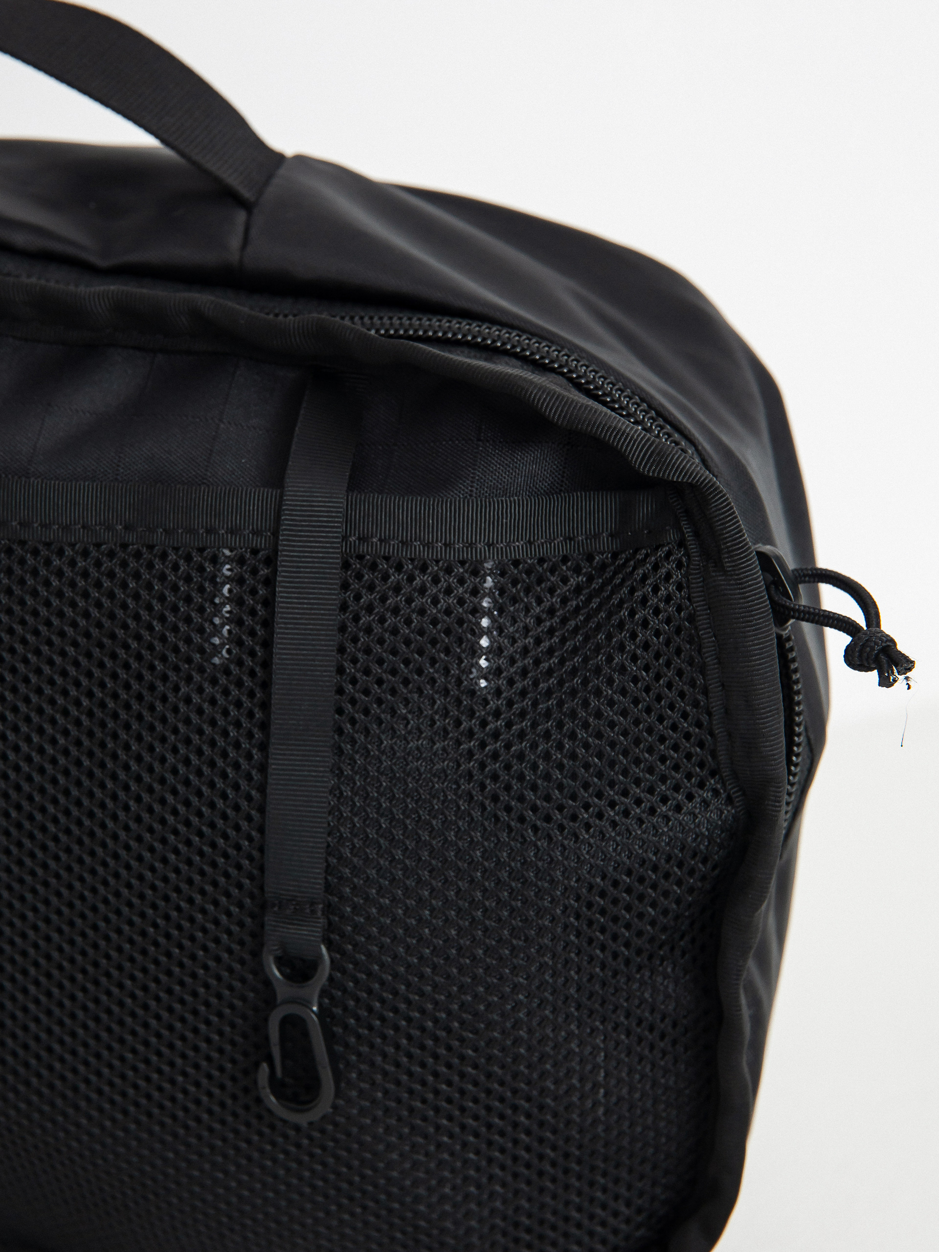 Taška The North Face Base Camp Voyager Duffel 32L (tnf black/tnf white)