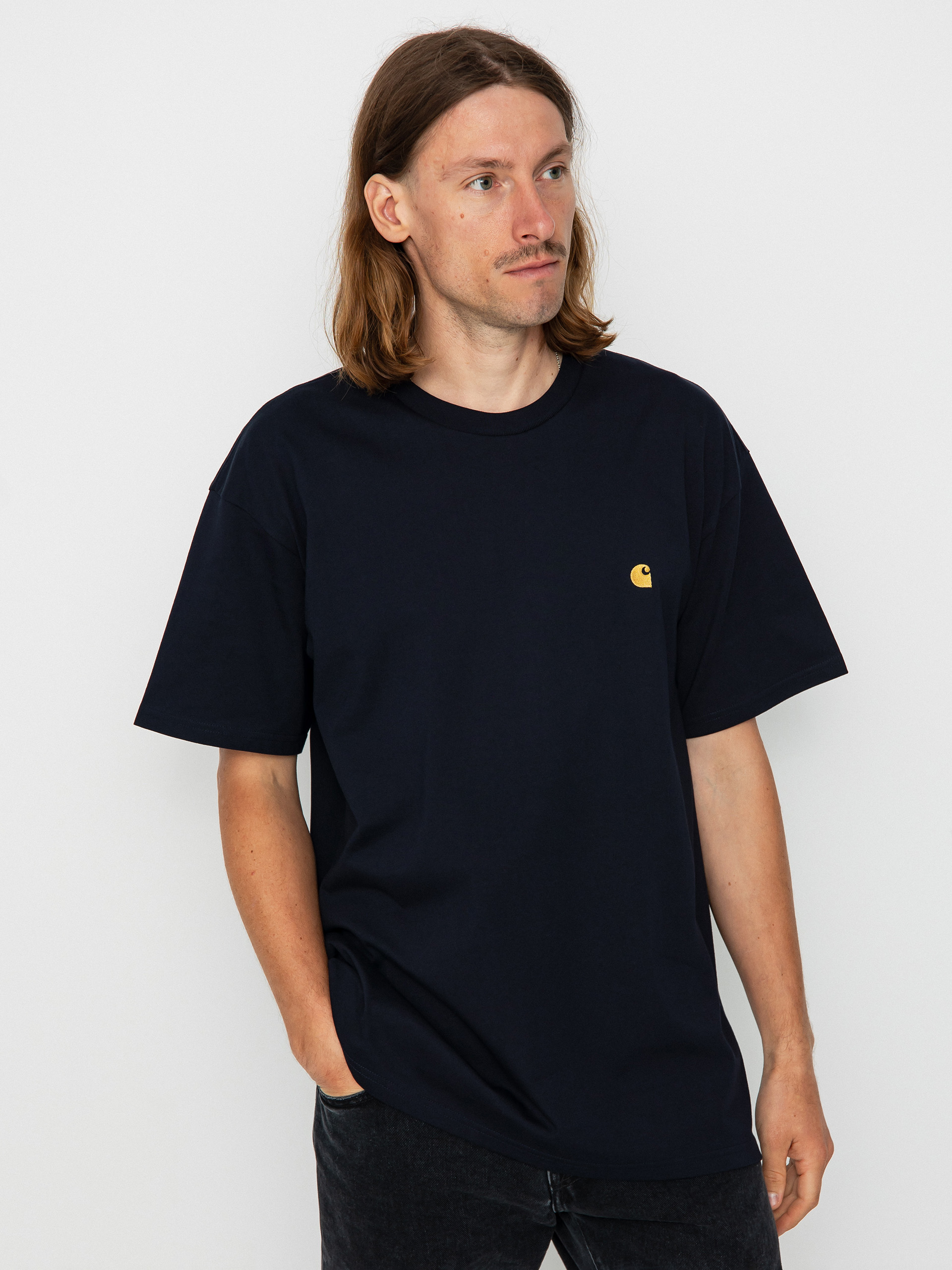 Tričko Carhartt WIP Chase (dark navy/gold)