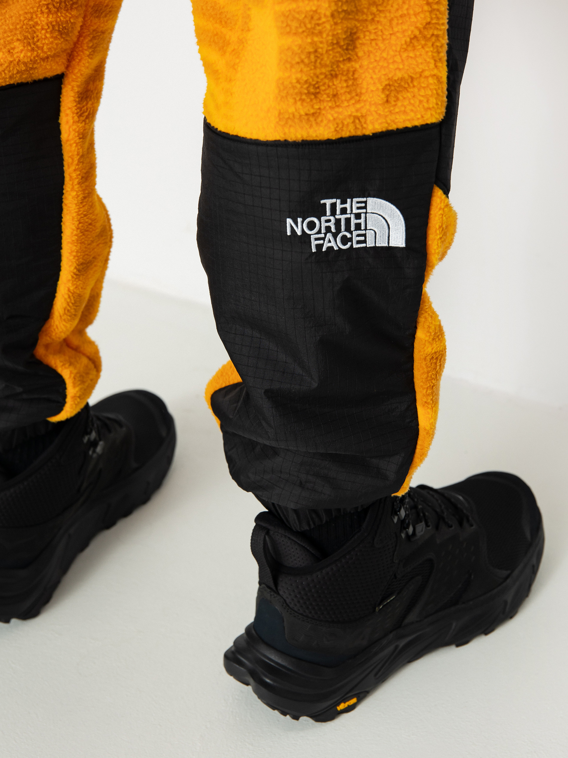 Nohavice The North Face Fleeski Y2K (summit gold irg gmt prt)