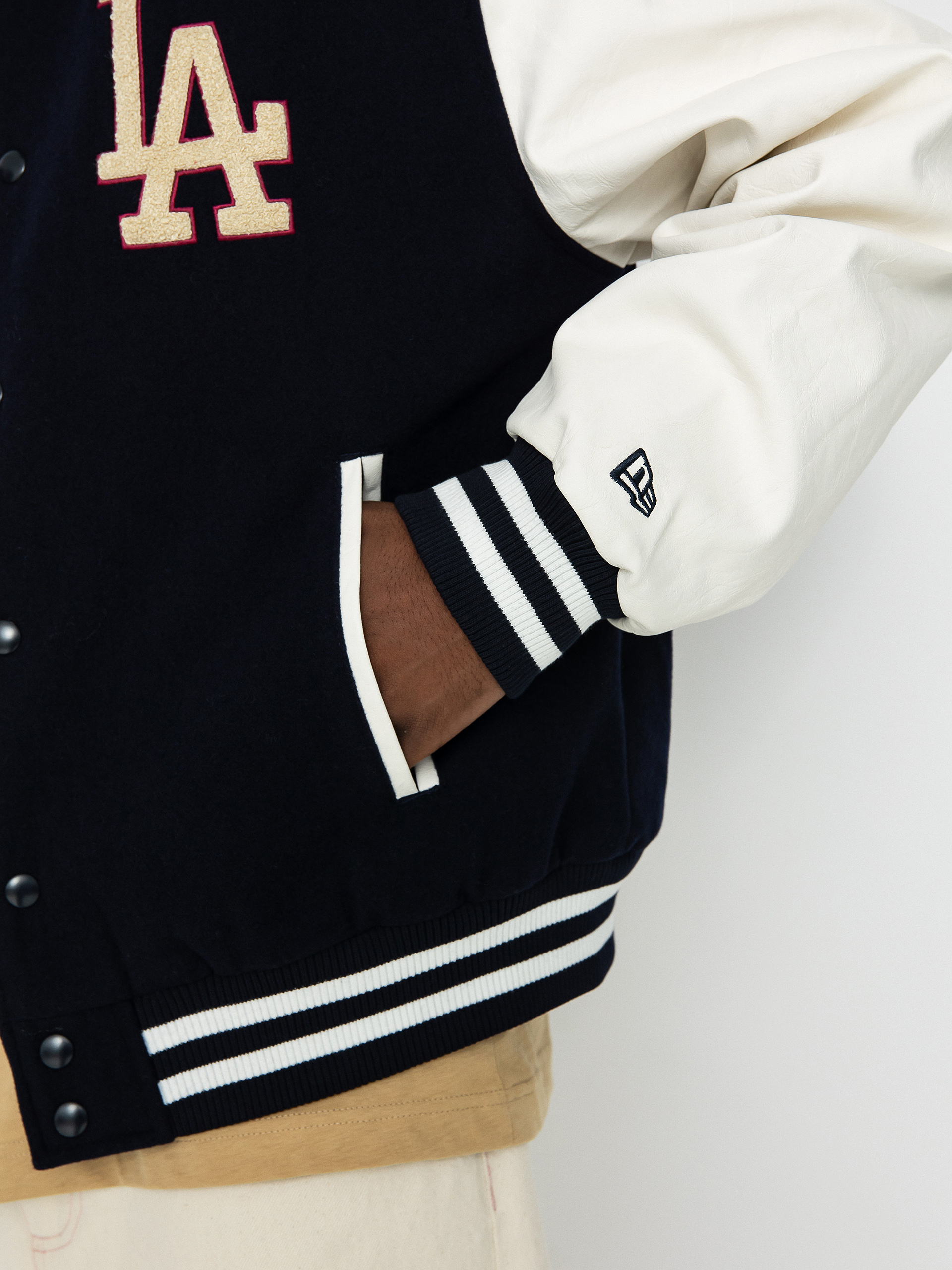 Bunda New Era MLB Varsity Los Angeles Dodgers (navy/off white)