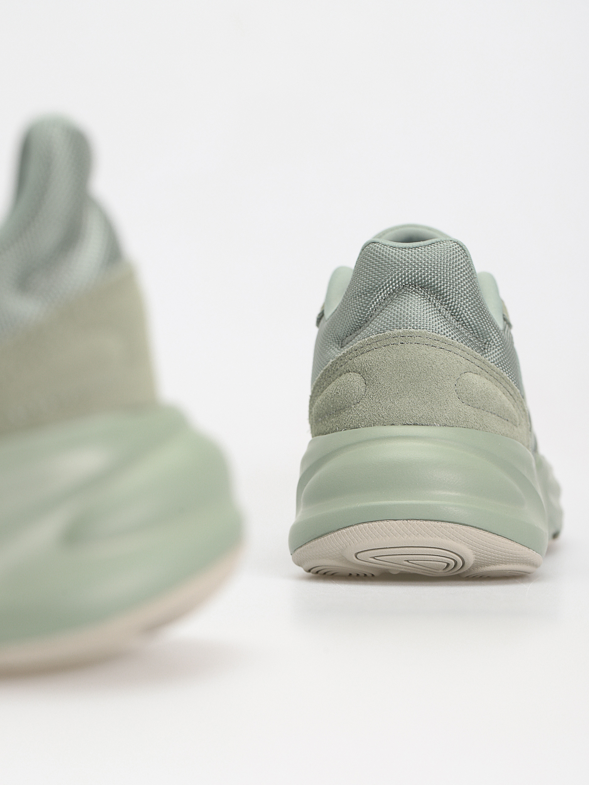 Topánky adidas Ozelle (silgrn/silgrn/carbon)