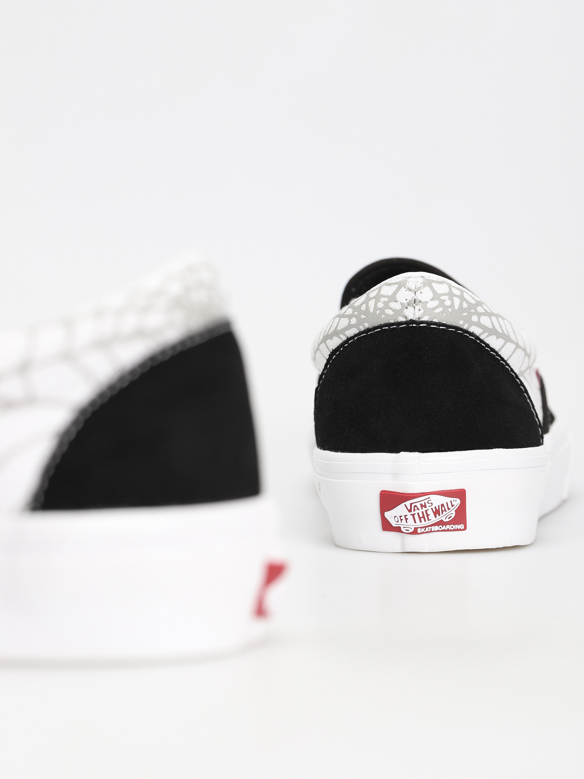 Topánky Vans Skate Slip On (black widow spider black/white/red)