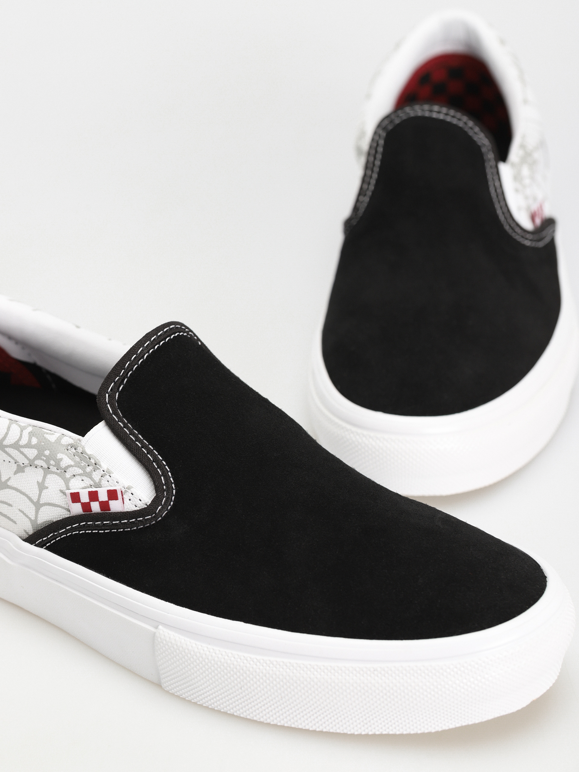 Topánky Vans Skate Slip On (black widow spider black/white/red)