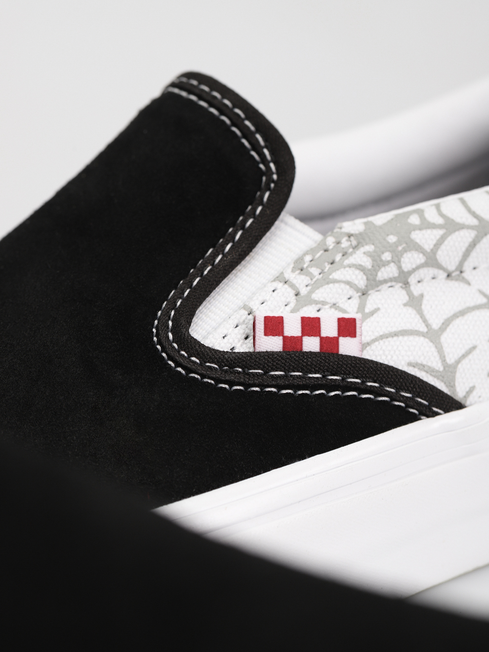 Topánky Vans Skate Slip On (black widow spider black/white/red)