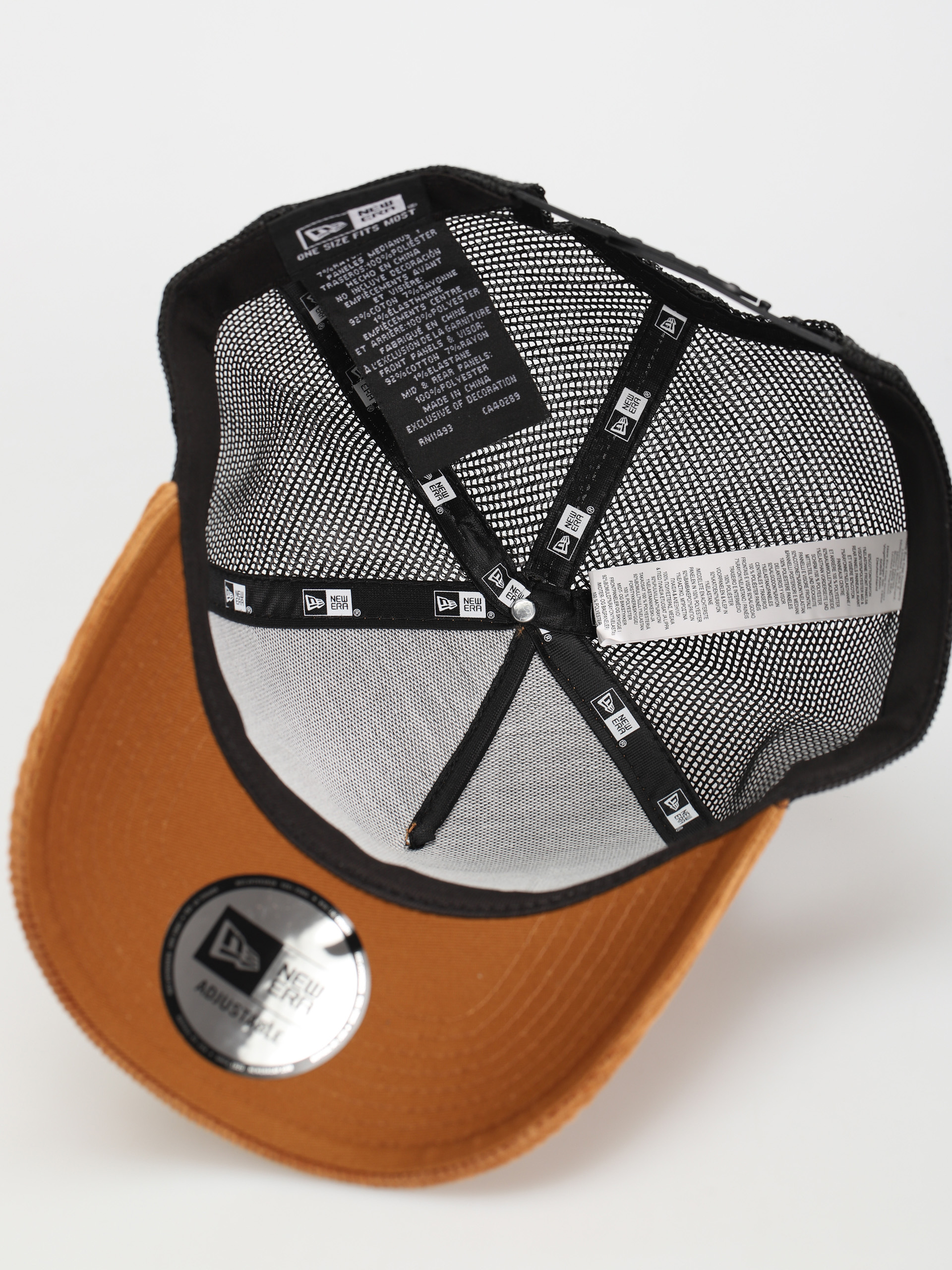Šiltovka New Era Cord Trucker (brown/black)