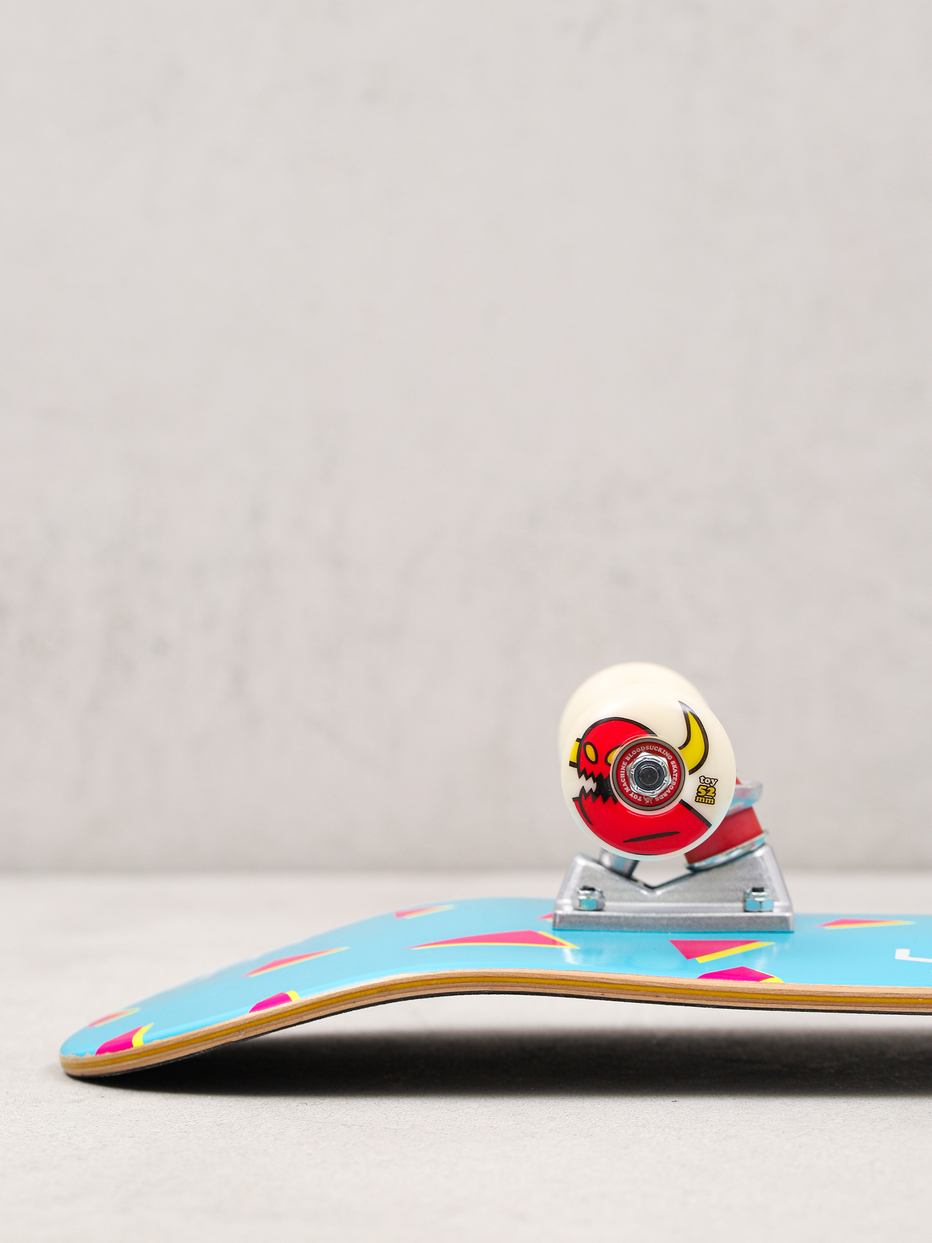 Skateboard Toy Machine 80s Monster (light blue/pink)