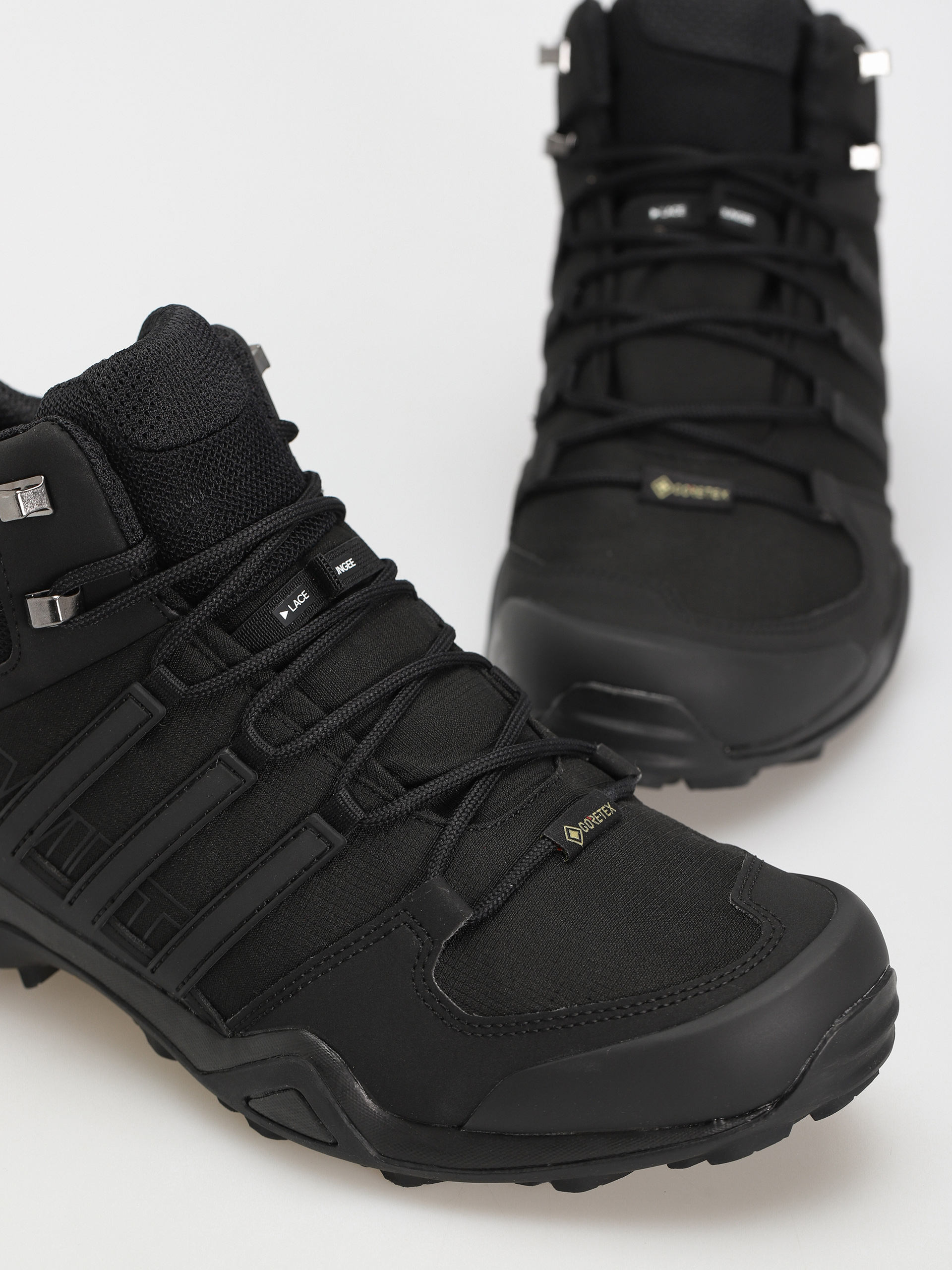 Topánky adidas Originals Terrex Swift R2 Mid Gtx (cblack/cblack/carbon)