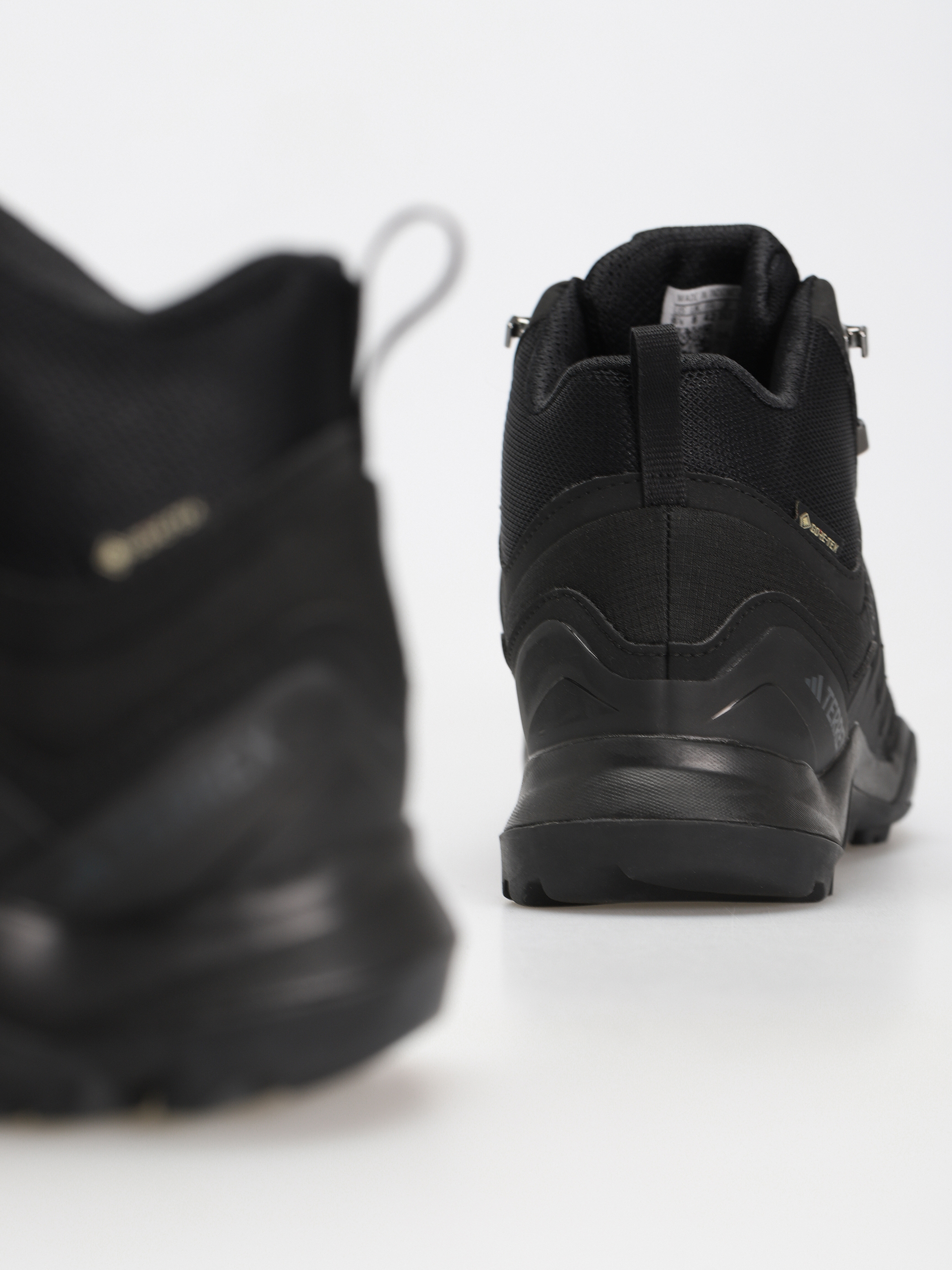 Topánky adidas Originals Terrex Swift R2 Mid Gtx (cblack/cblack/carbon)