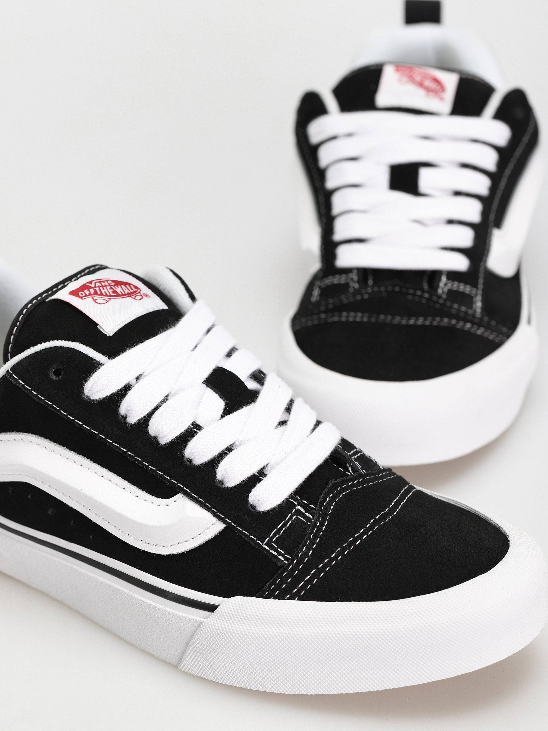 Topánky Vans Knu Skool (black/true white)
