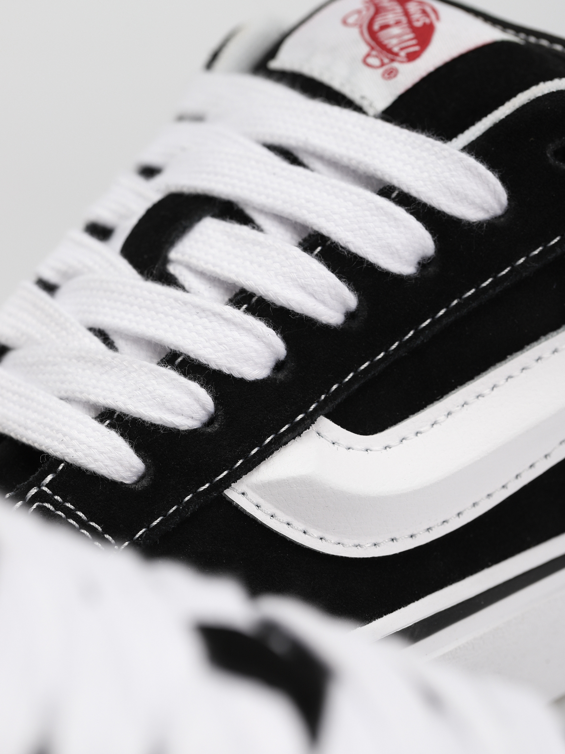 Topánky Vans Knu Skool (black/true white)