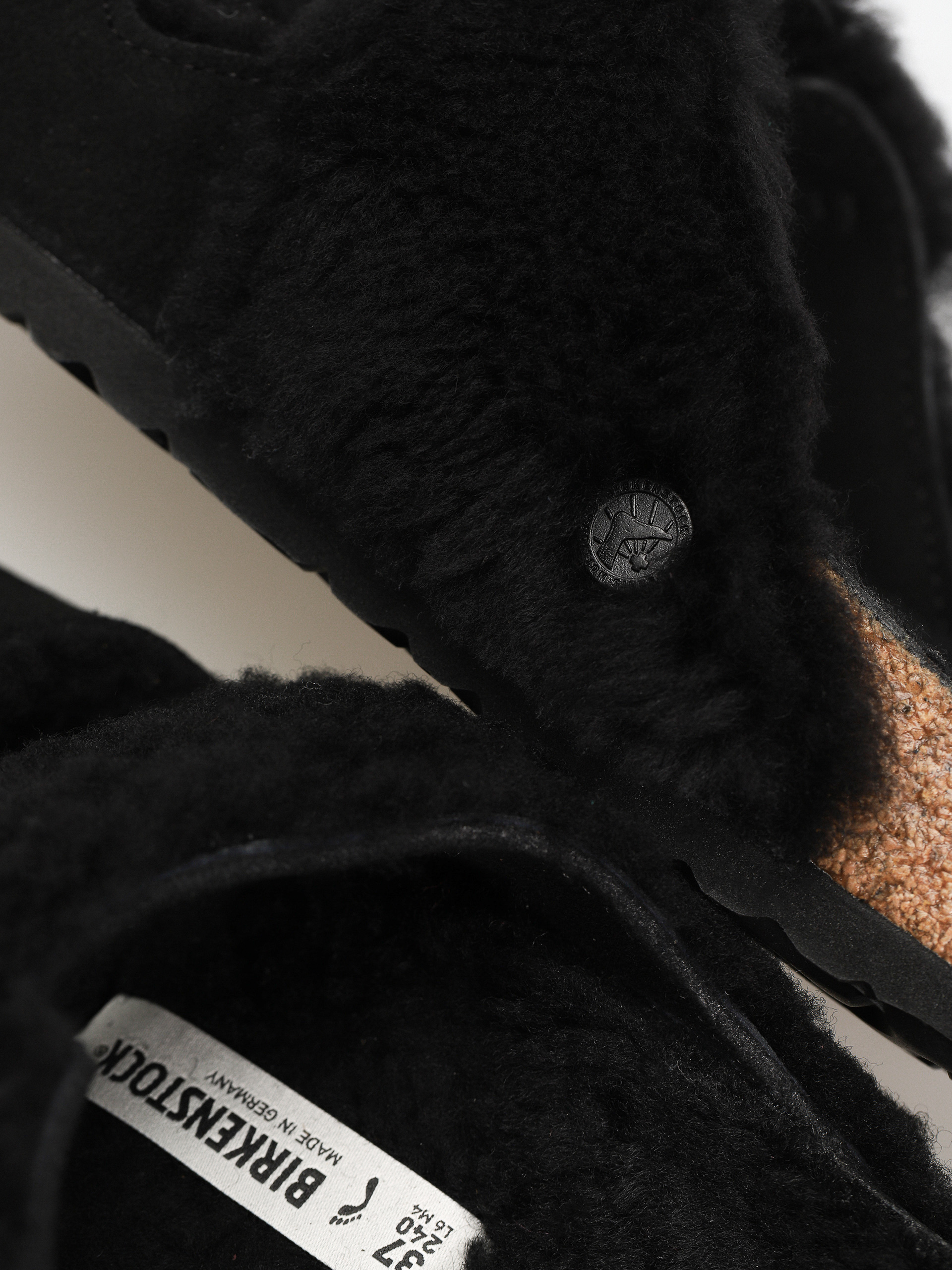 Šľapky Birkenstock Arizona Split Teddy Parts Rivet Logo Suede Leather/Fur Narrow Wmn (black)
