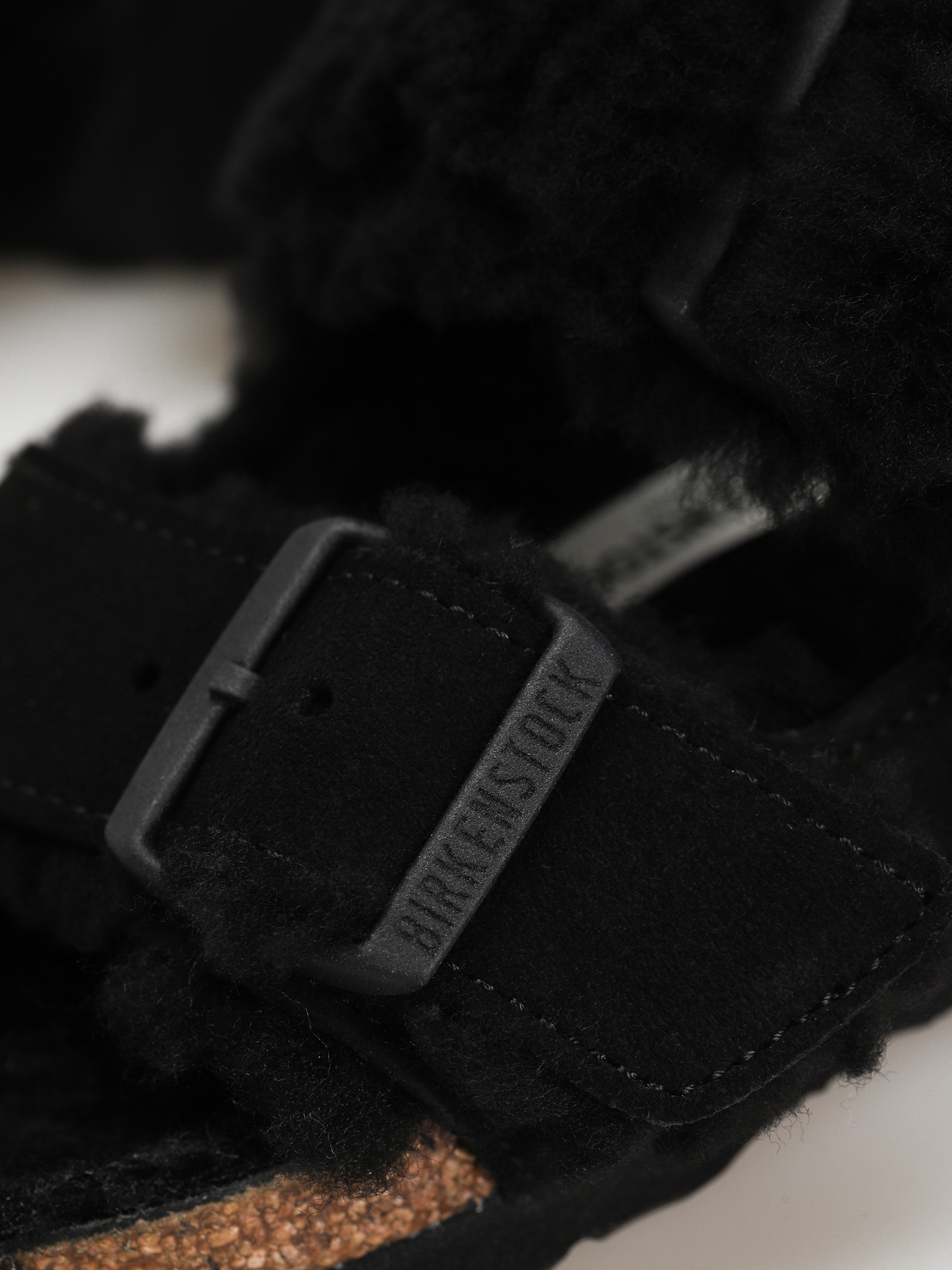 Šľapky Birkenstock Arizona Split Teddy Parts Rivet Logo Suede Leather/Fur Narrow Wmn (black)