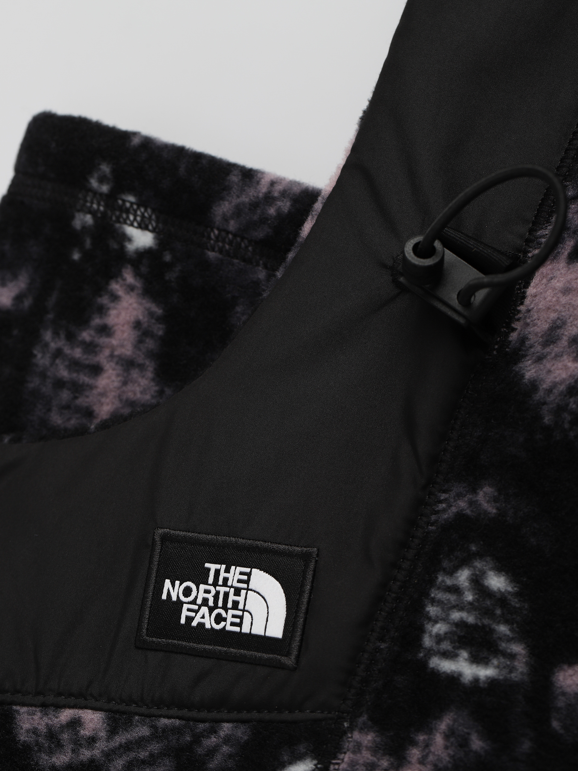 Šatka The North Face Whizmy Powder Hood (fawn grey snake charmer)
