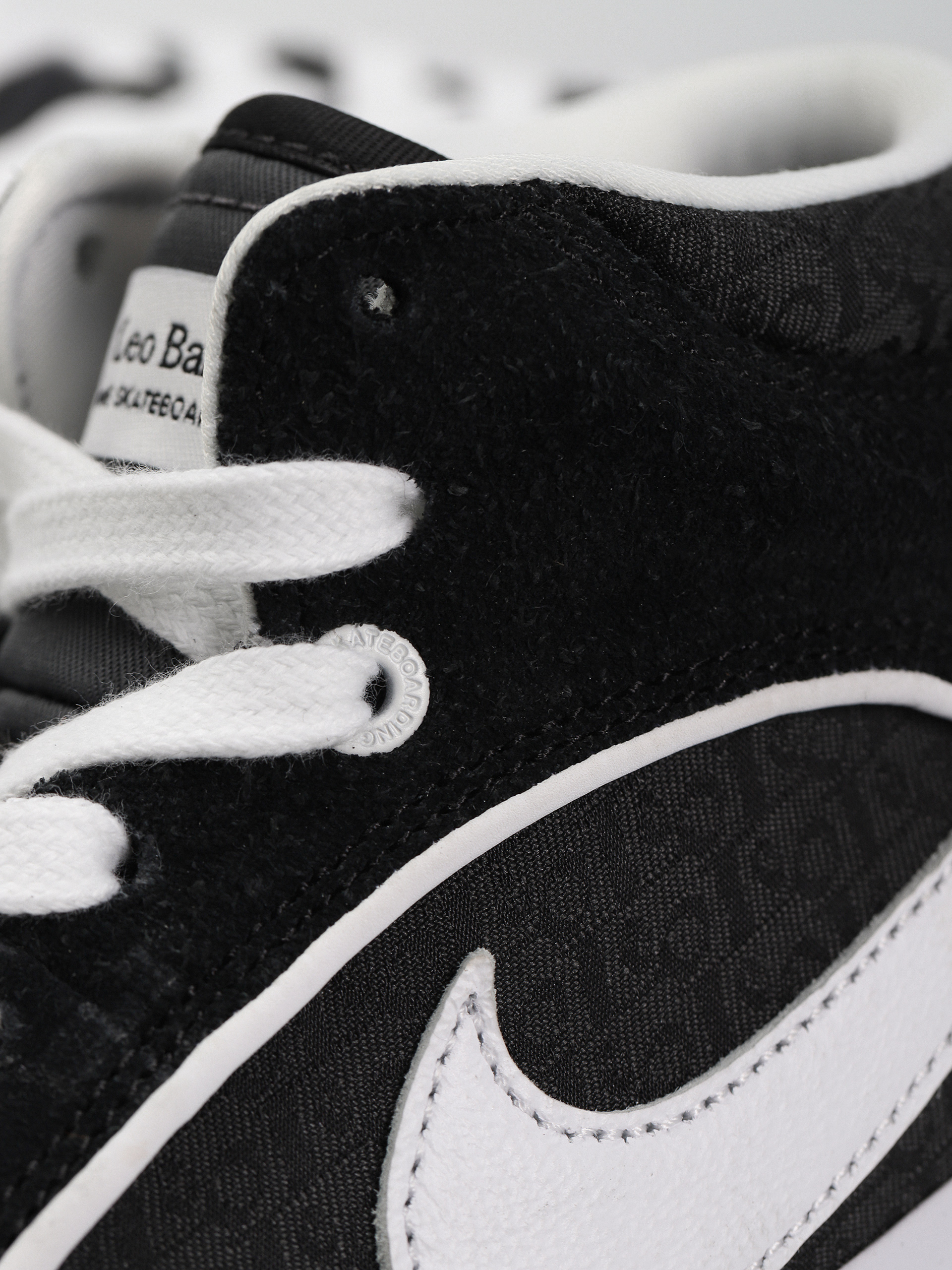 Topánky Nike SB React Leo (black/white black gum light brown)