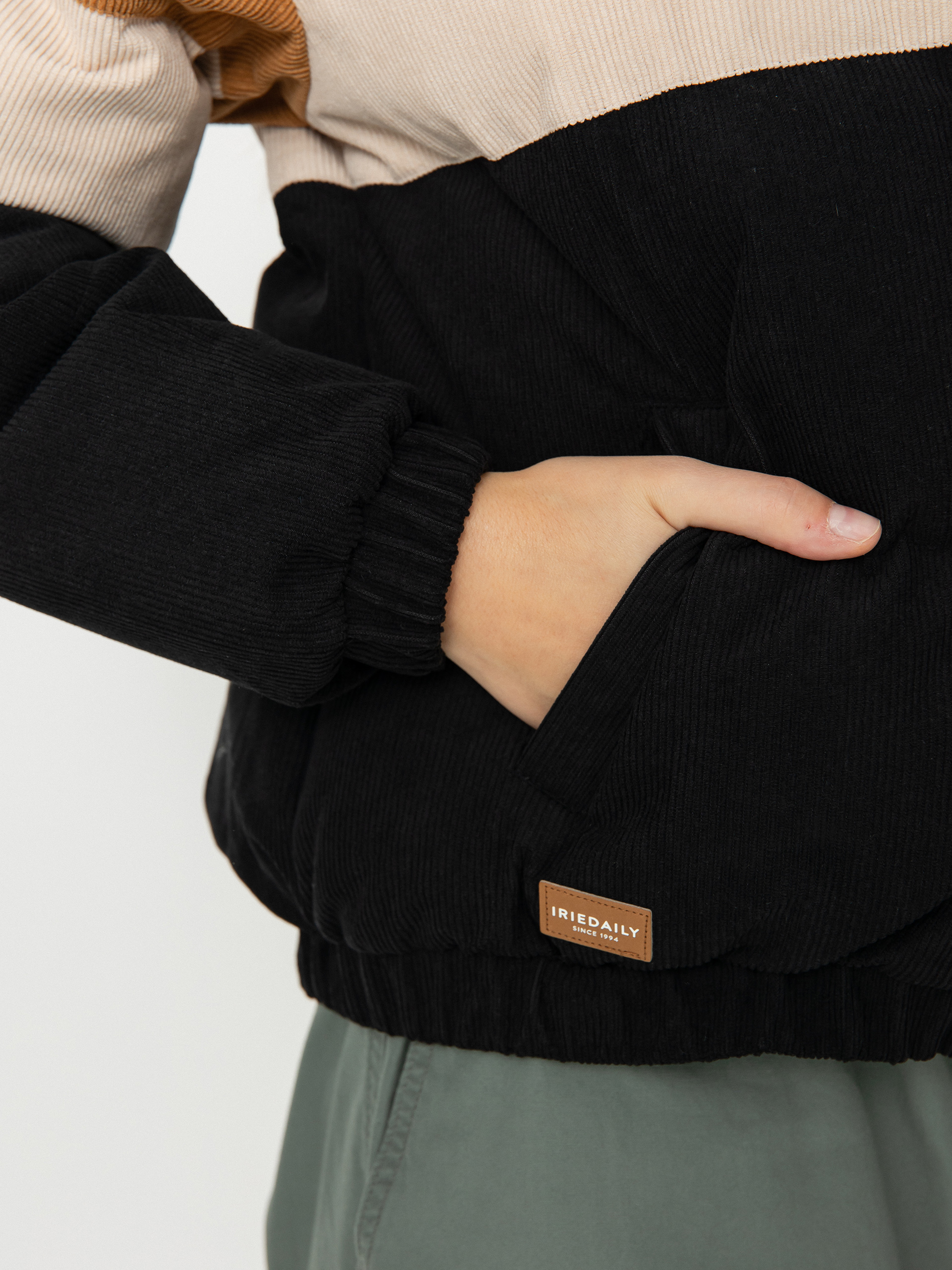 Bunda Iriedaily Cordy Puffer Wmn (black)