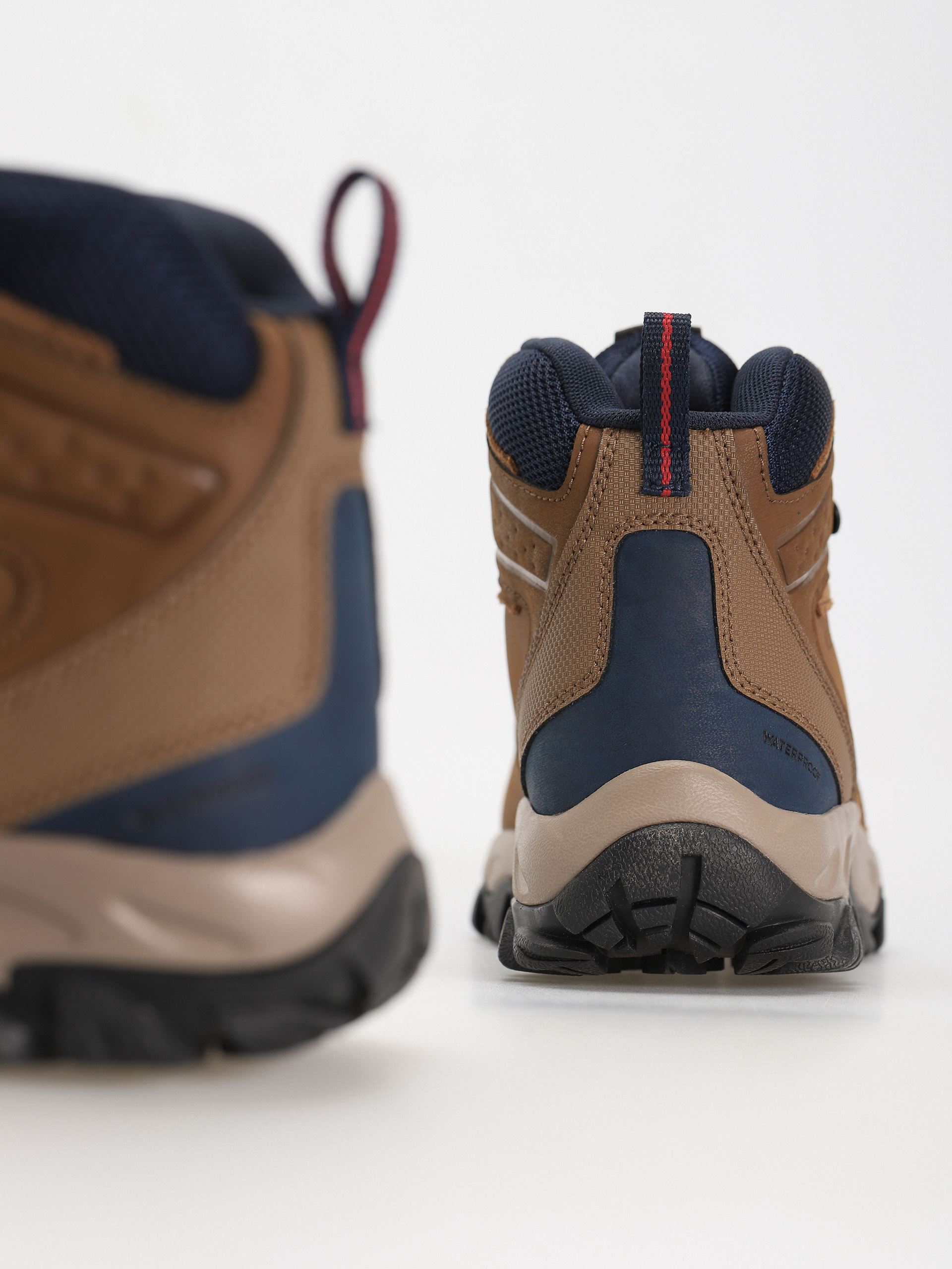 Topánky Columbia Newton Ridge Plus II Waterproof (light brown/red velvet)