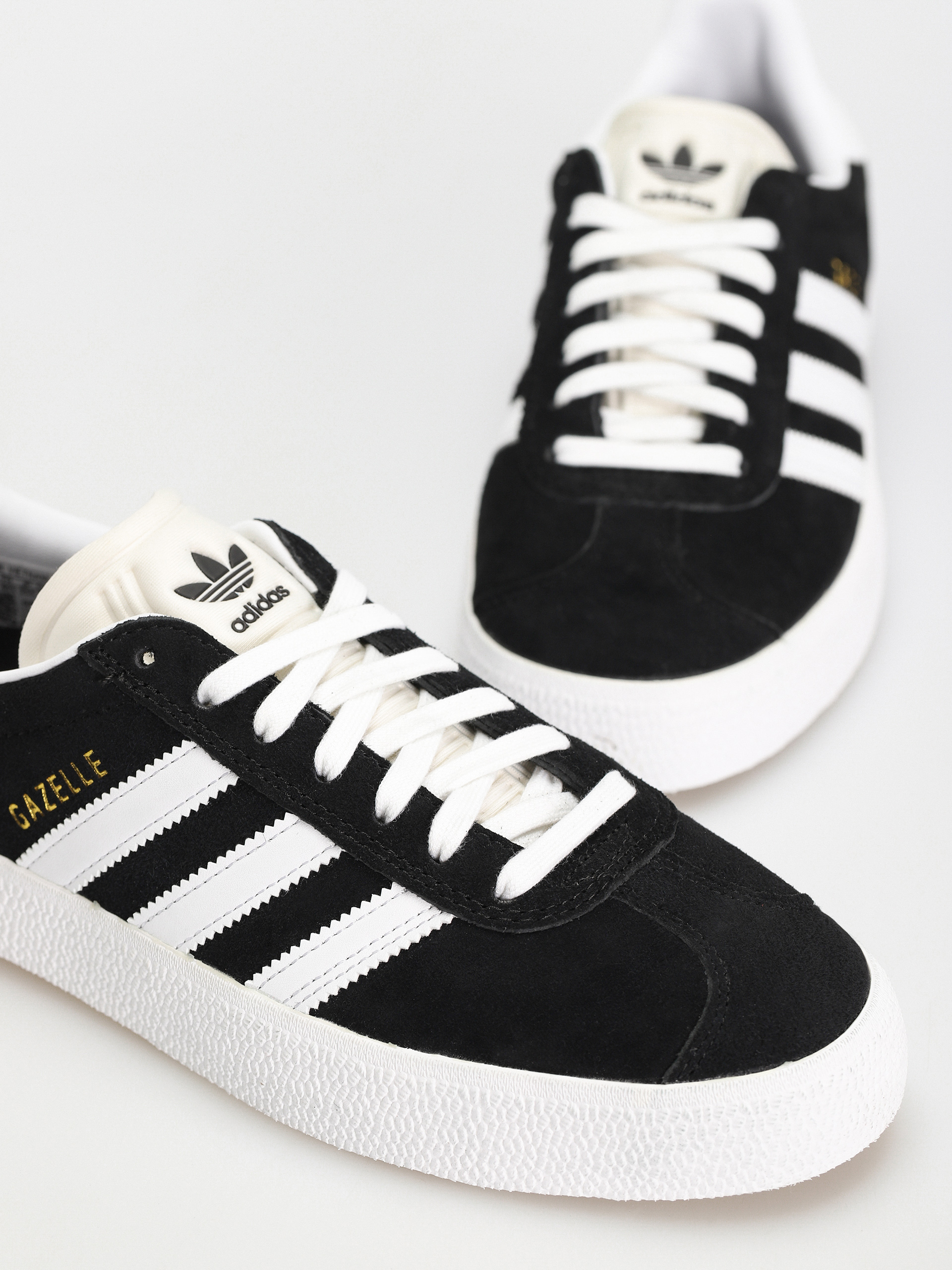Topánky adidas Gazelle ADV (core black/cloud white/gold metallic)