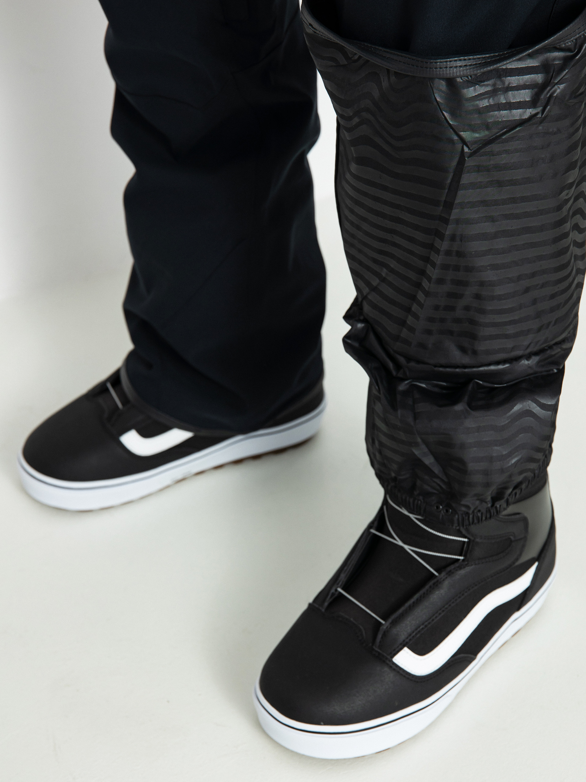 Pánske Snowboardové nohavice Volcom Roan Bib Overall (black)