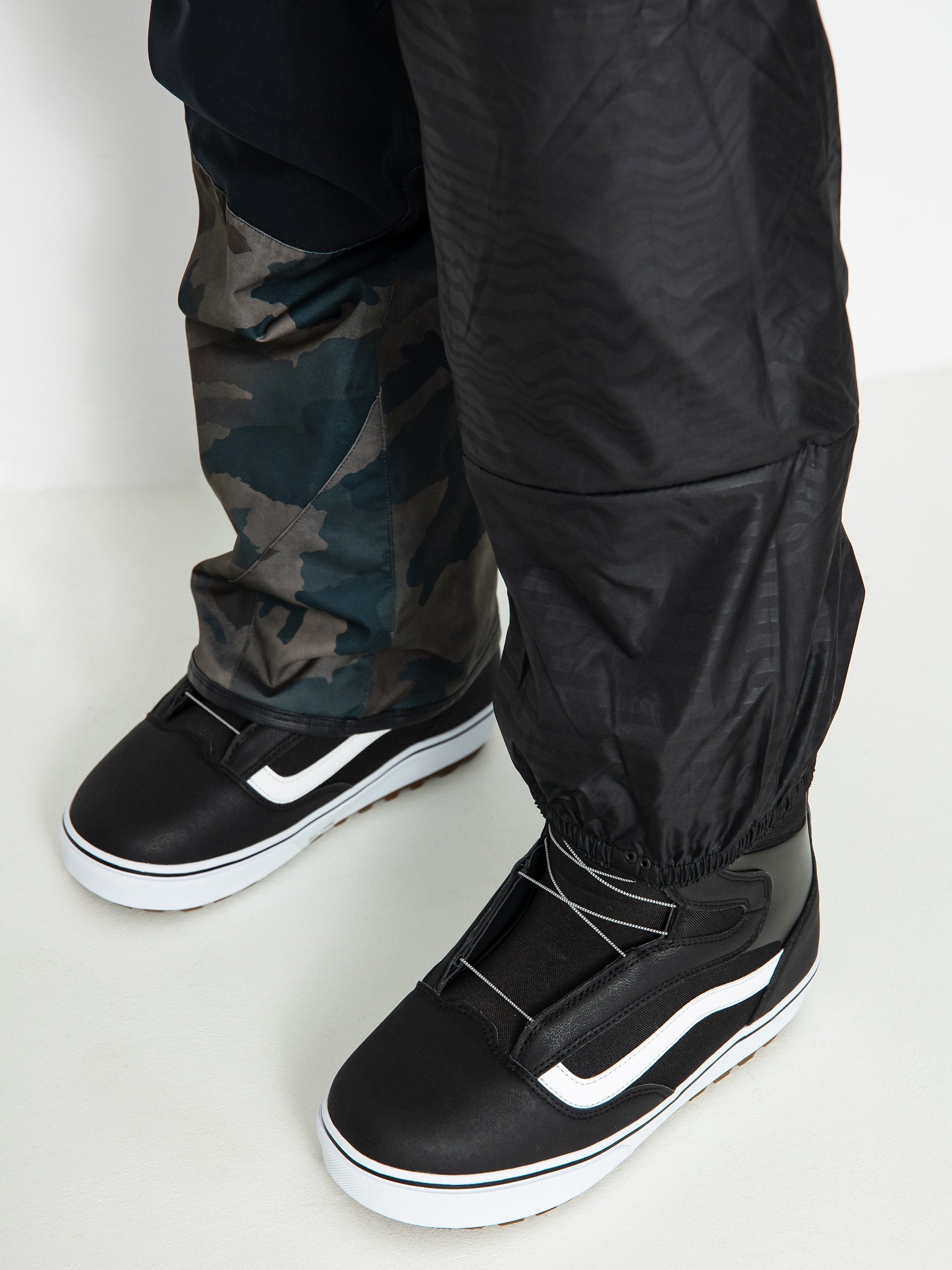 Pánske Snowboardové nohavice Volcom Roan Bib Overall (cloudwash camo)