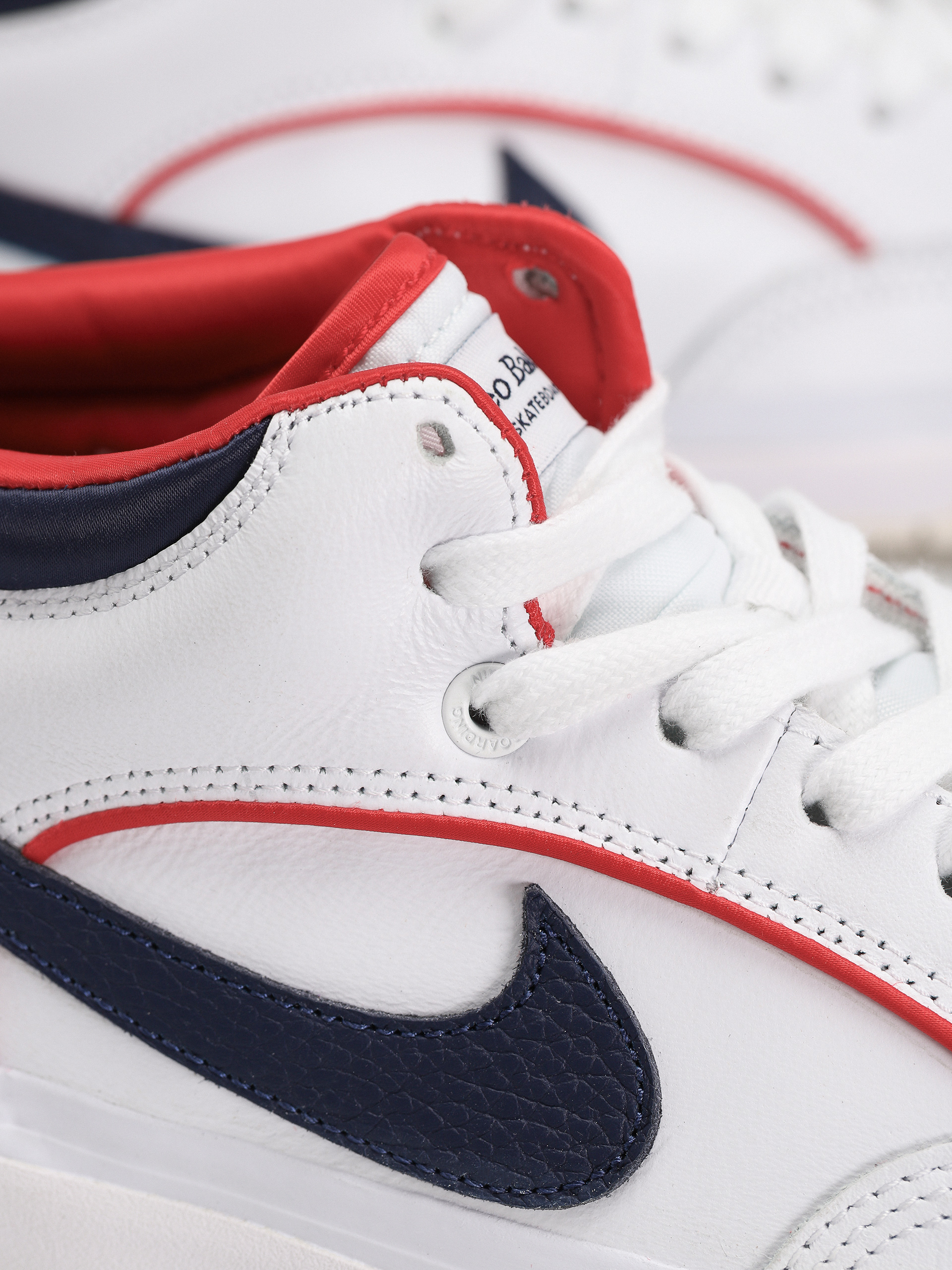 Topánky Nike SB React Leo Premium (white/midnight navy university red white)