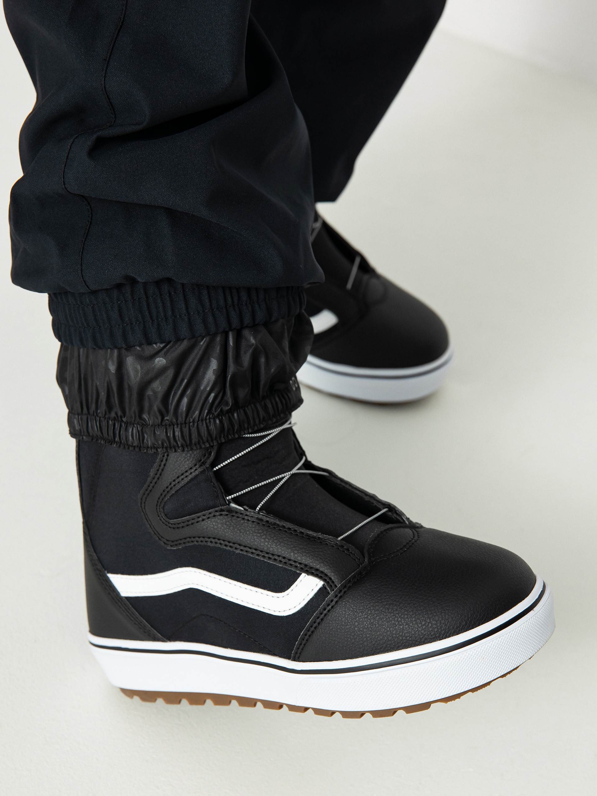 Dámske Snowboardové nohavice Volcom Creston 3Dstretch Bib Overall (black)