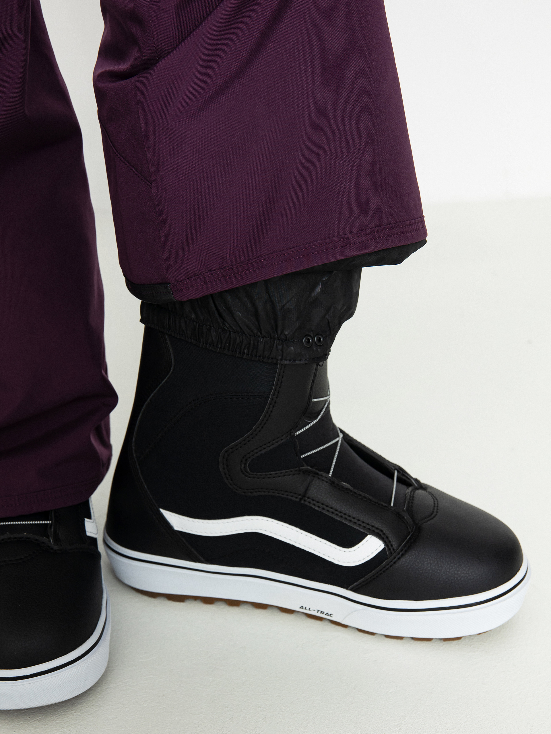 Dámske Snowboardové nohavice Volcom Knox Ins Gore Tex (blackberry)