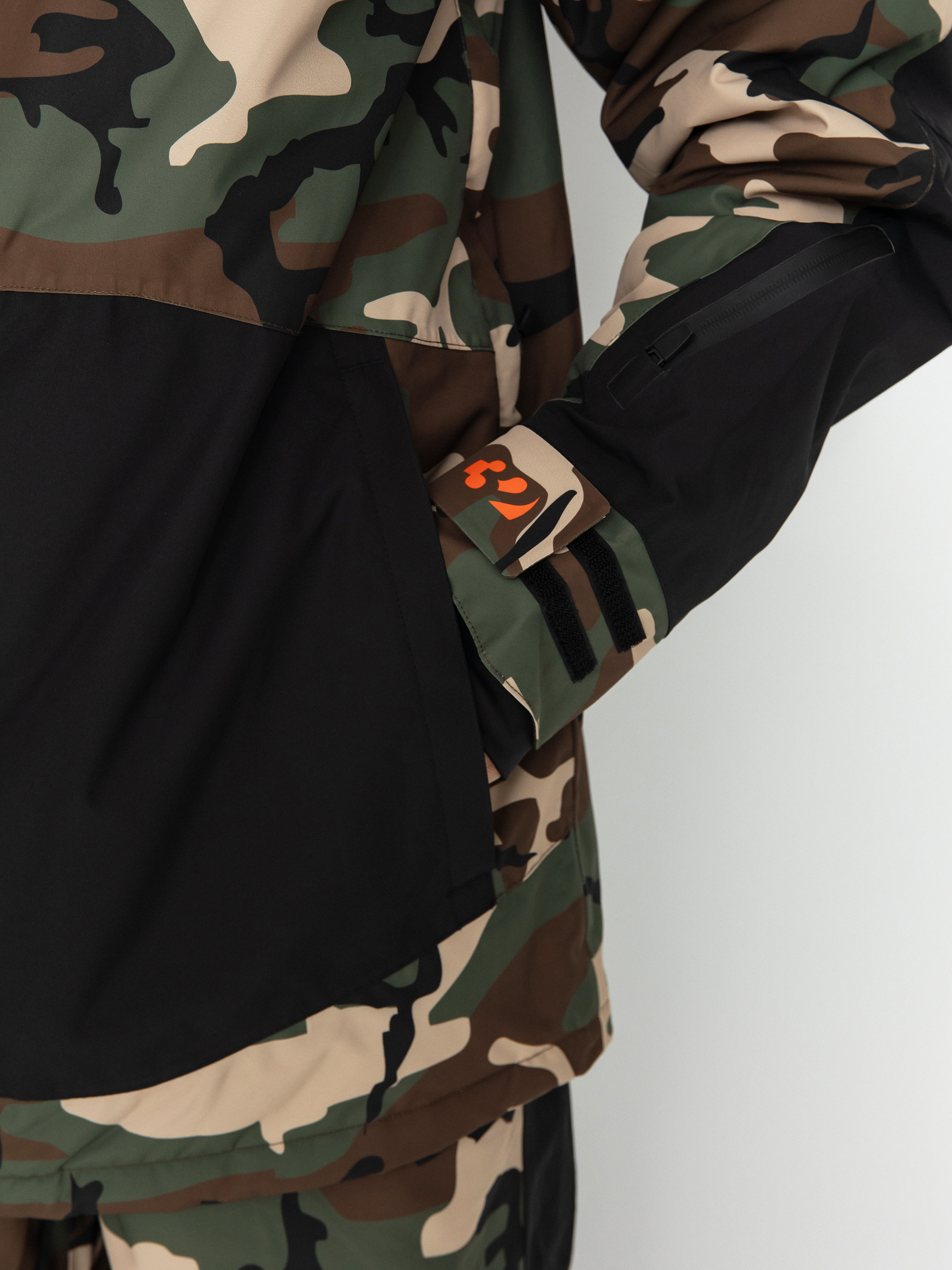 Pánska Snowboardová bunda ThirtyTwo Lashed Insulated (black/camo)