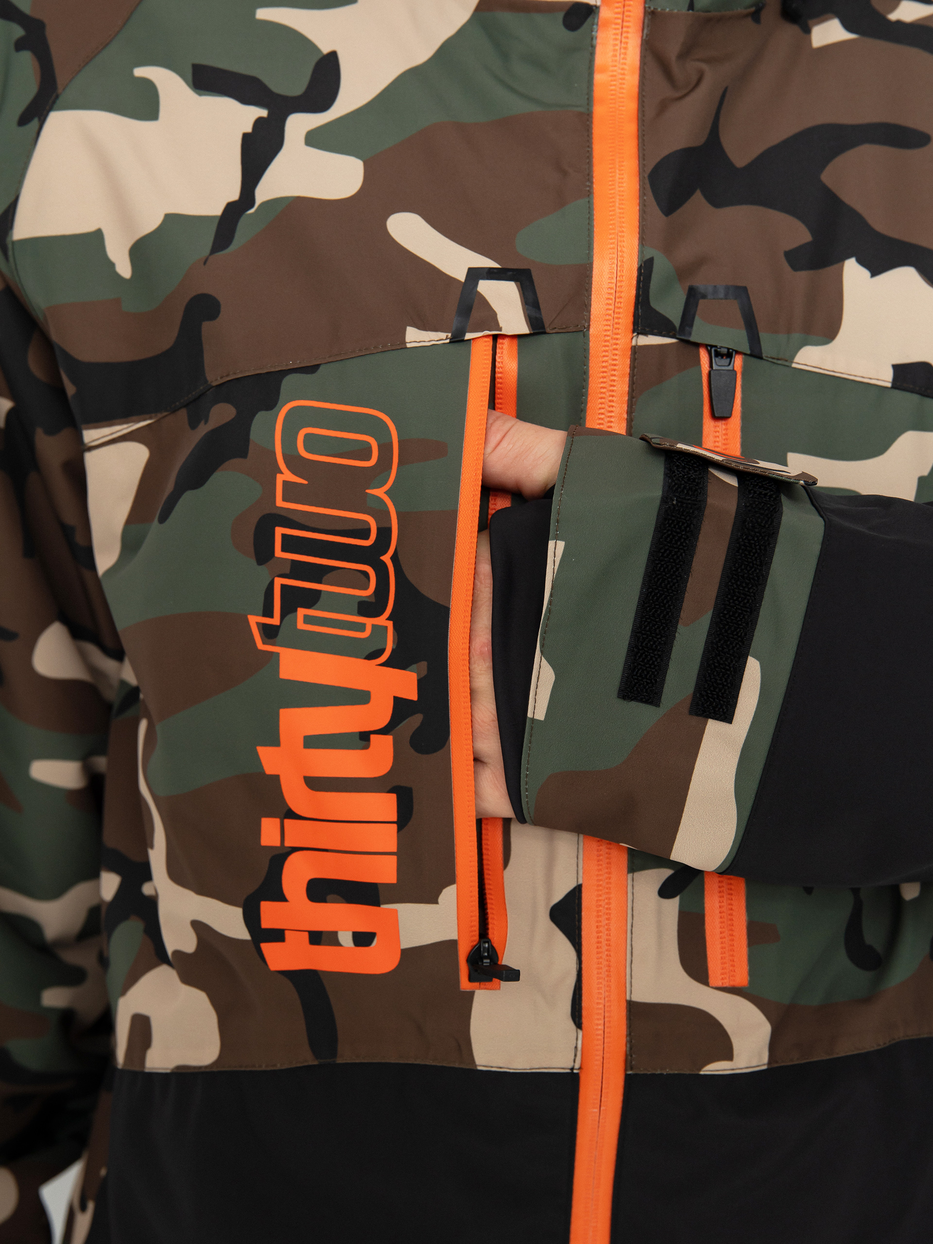 Pánska Snowboardová bunda ThirtyTwo Lashed Insulated (black/camo)