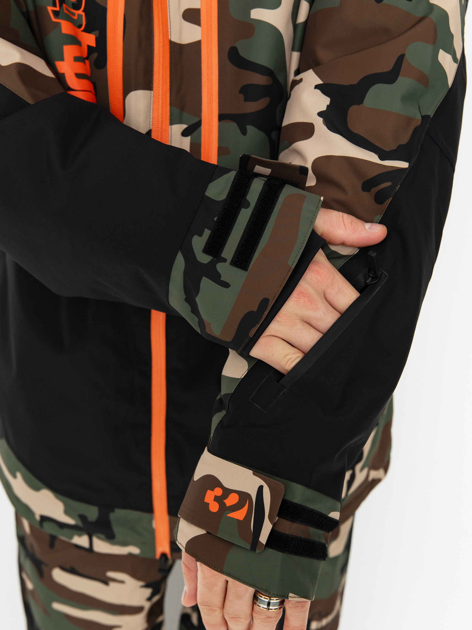 Pánska Snowboardová bunda ThirtyTwo Lashed Insulated (black/camo)