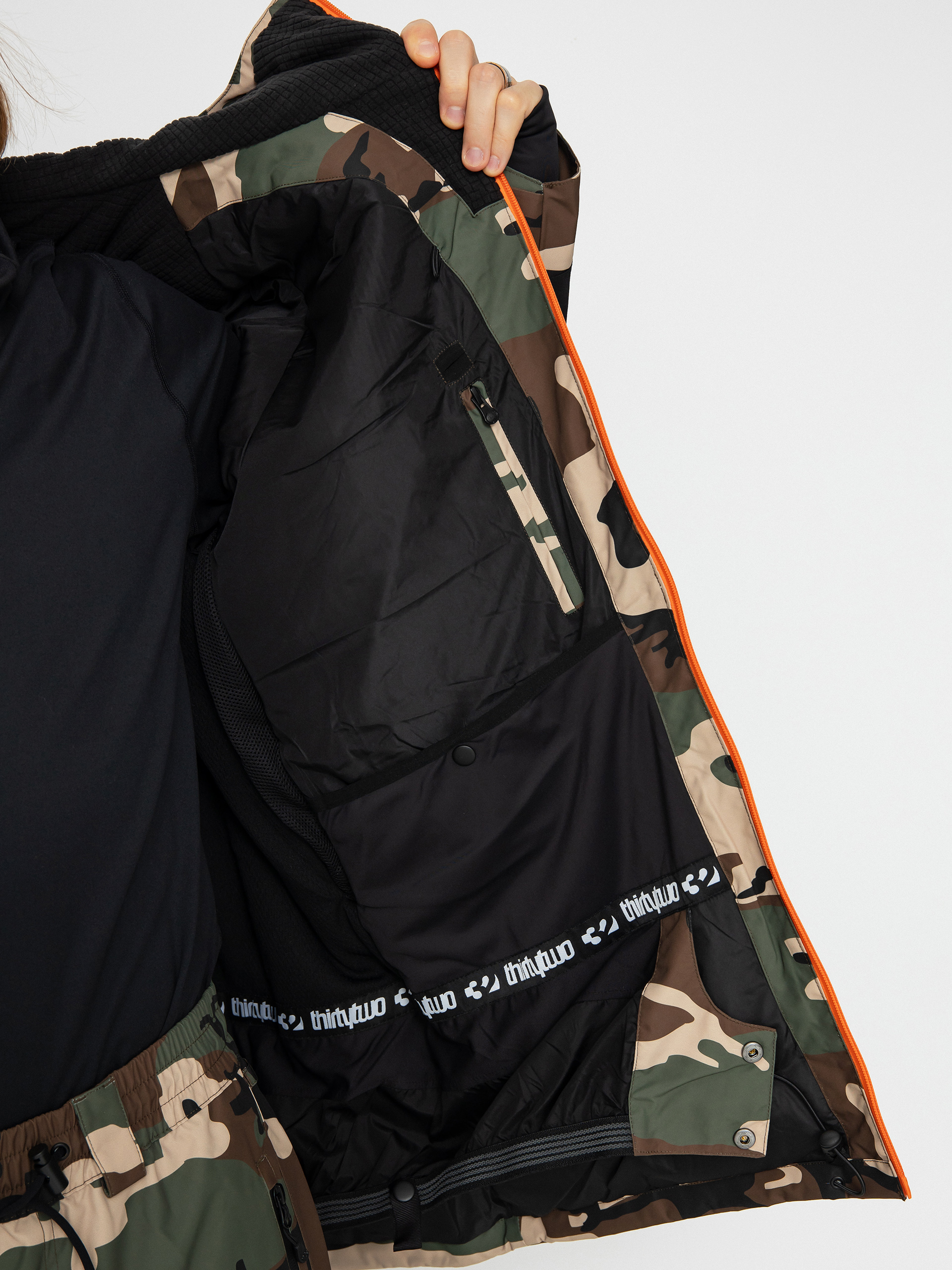 Pánska Snowboardová bunda ThirtyTwo Lashed Insulated (black/camo)