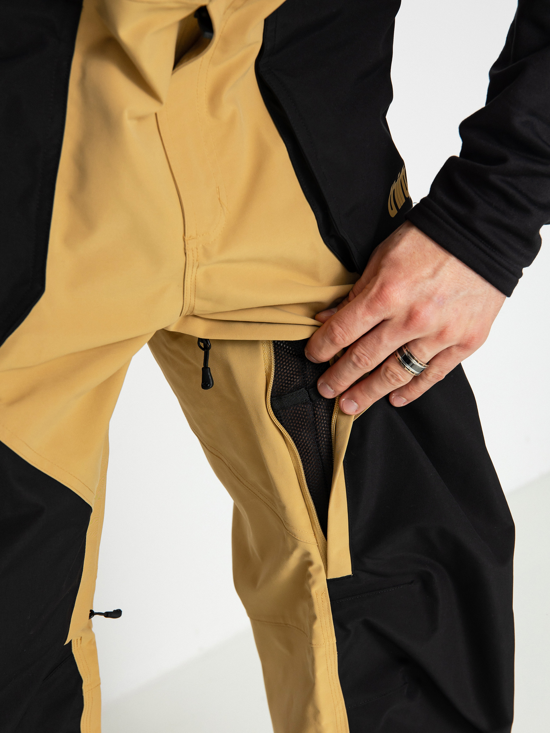 Pánske Snowboardové nohavice ThirtyTwo Basement Bib (black/tan)