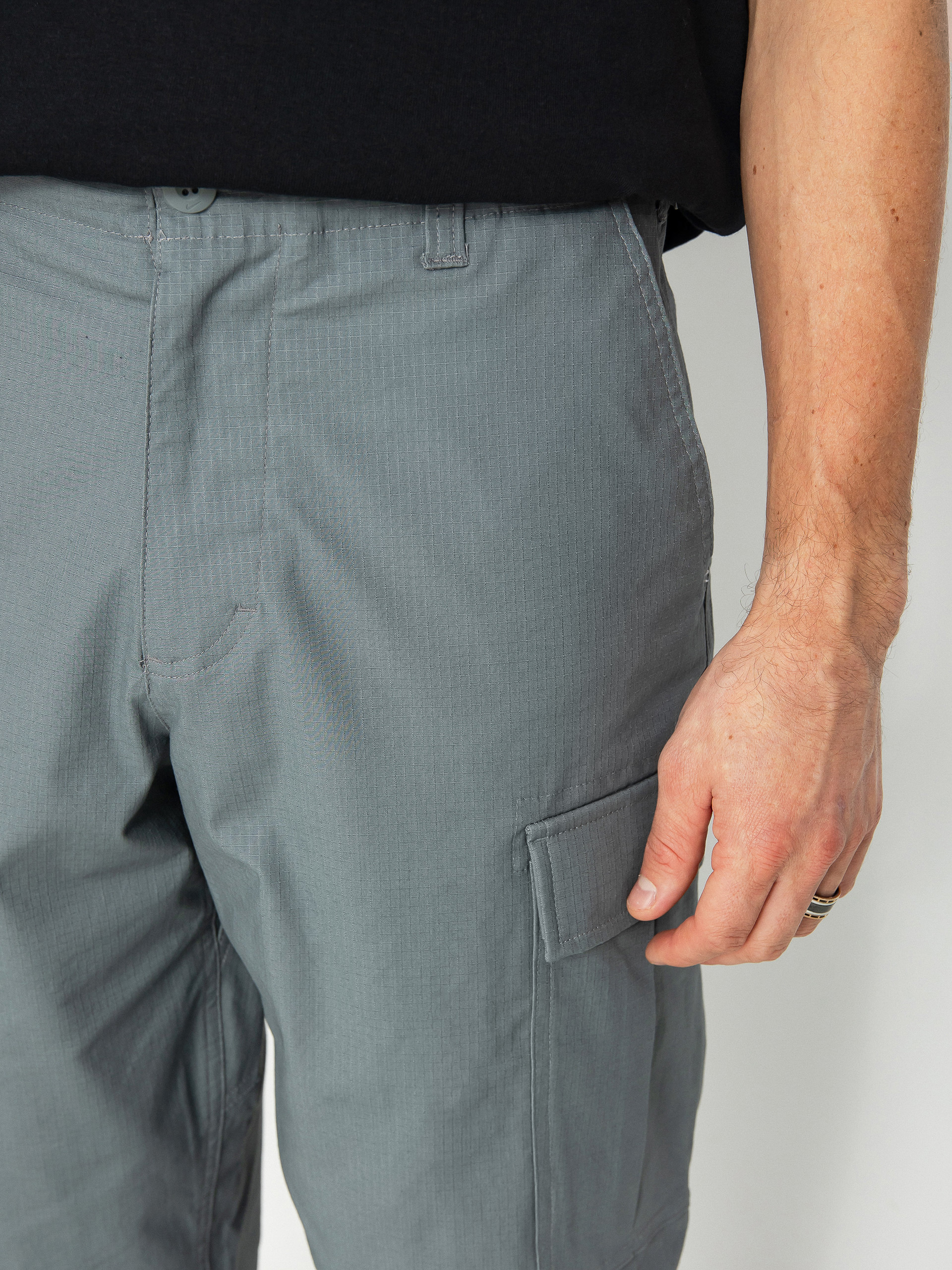 Nohavice Nike SB Kearny Cargo (smoke grey)