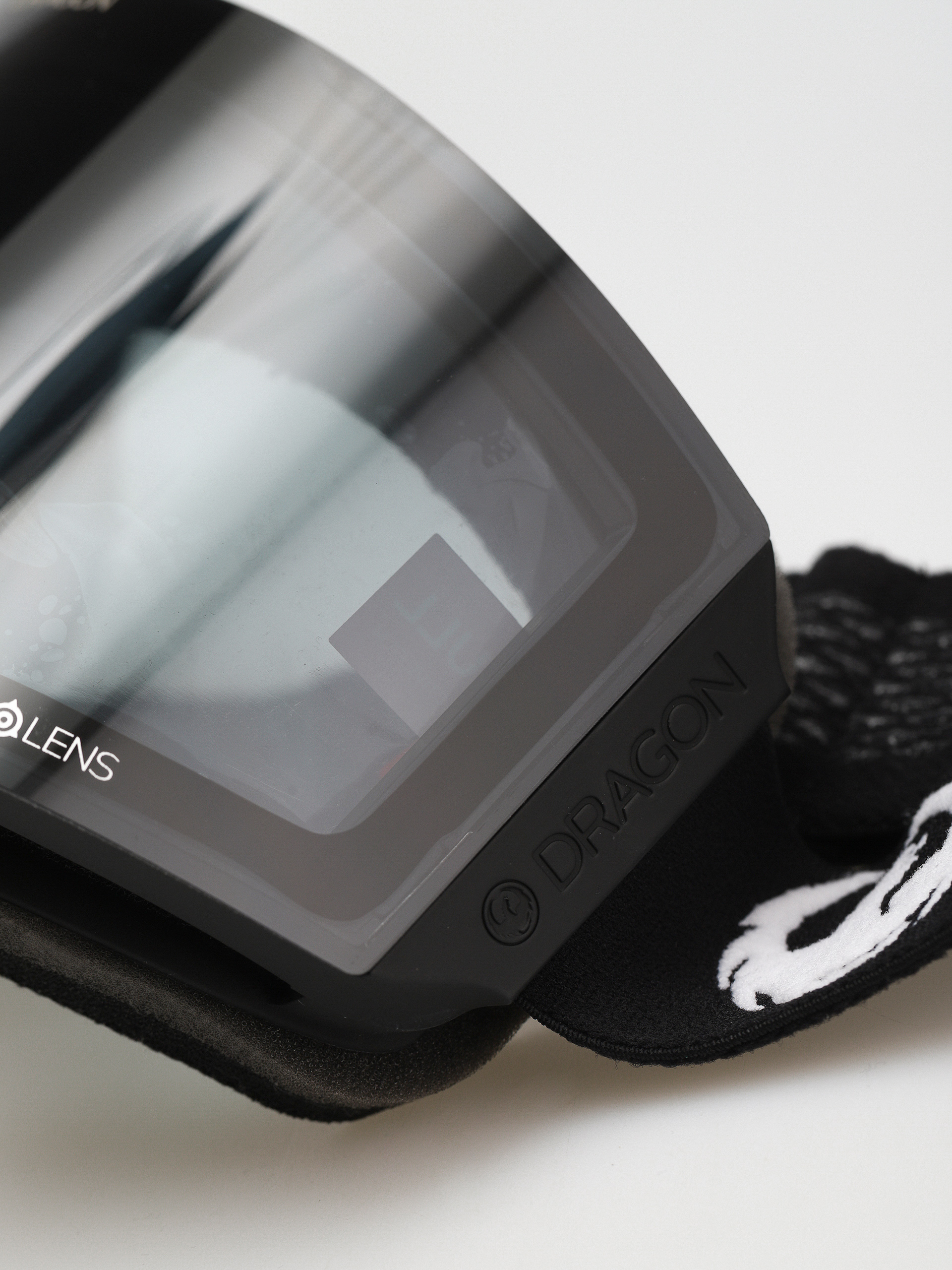 Snowboardové okuliare Dragon RVX MAG OTG (classicblack/lumalens dark smoke/lumalens light rose)