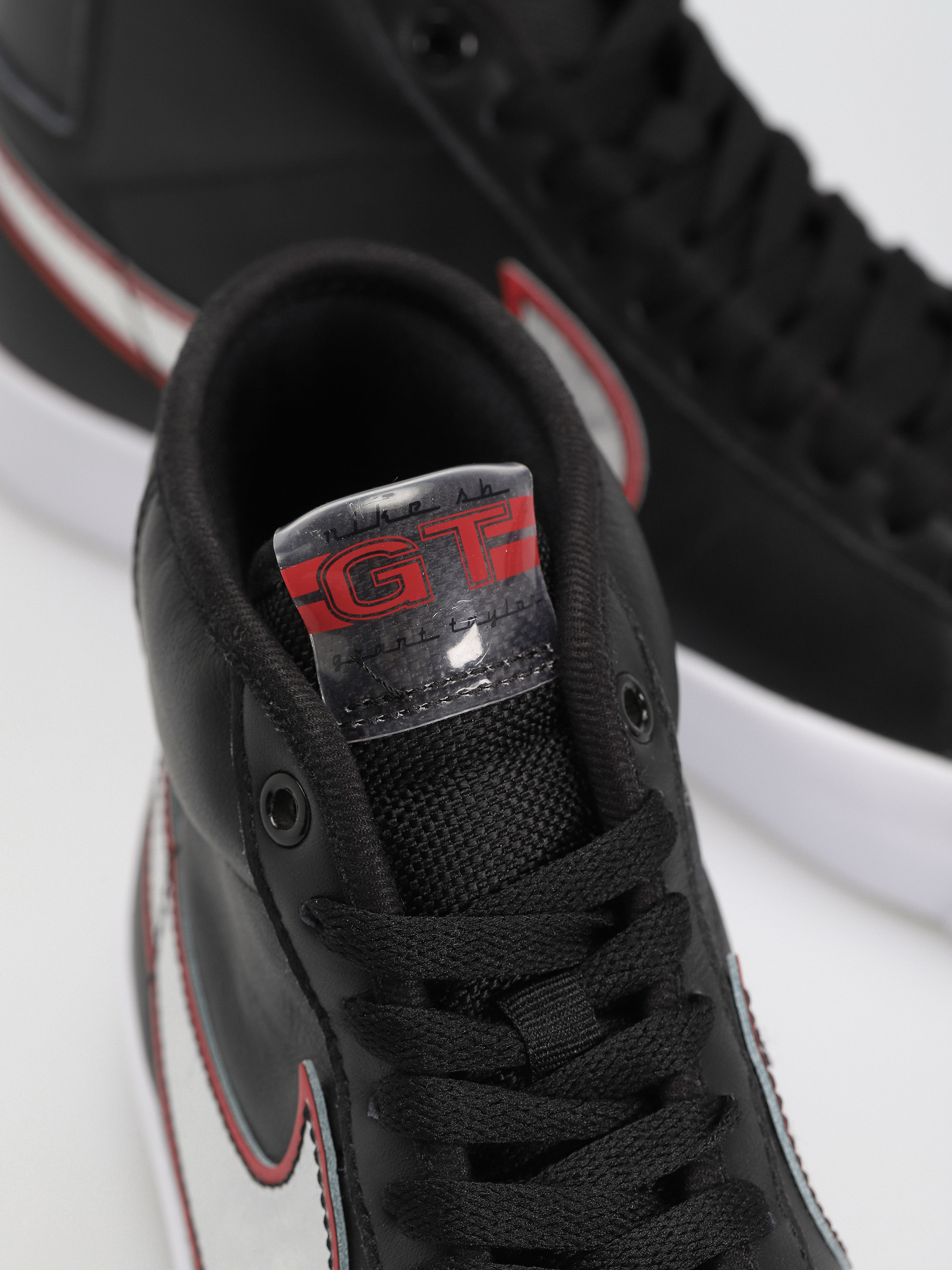Topánky Nike SB Zoom Blazer Mid Pro GT (black/metallic silver university red)