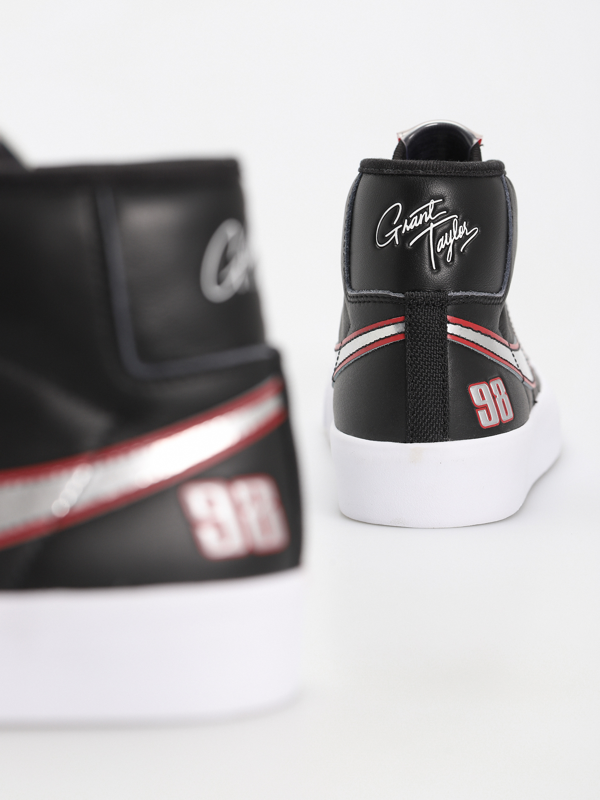 Topánky Nike SB Zoom Blazer Mid Pro GT (black/metallic silver university red)