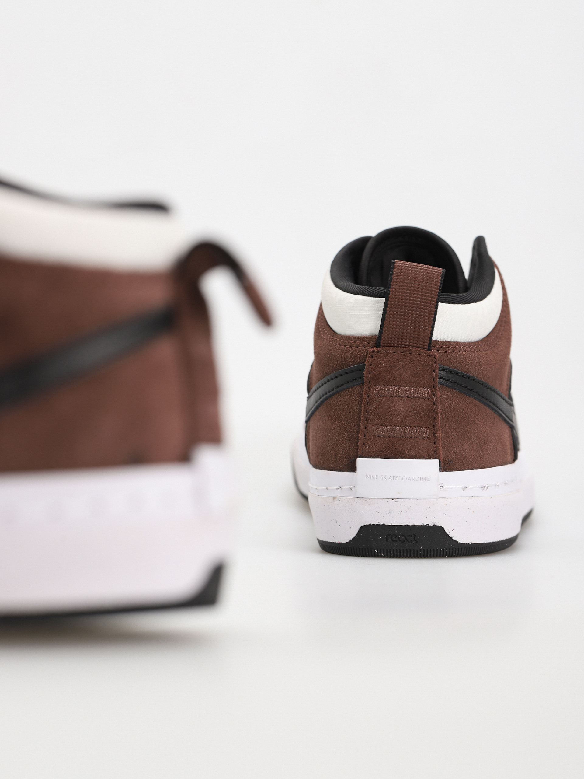 Topánky Nike SB React Leo (lt chocolate/black white black)