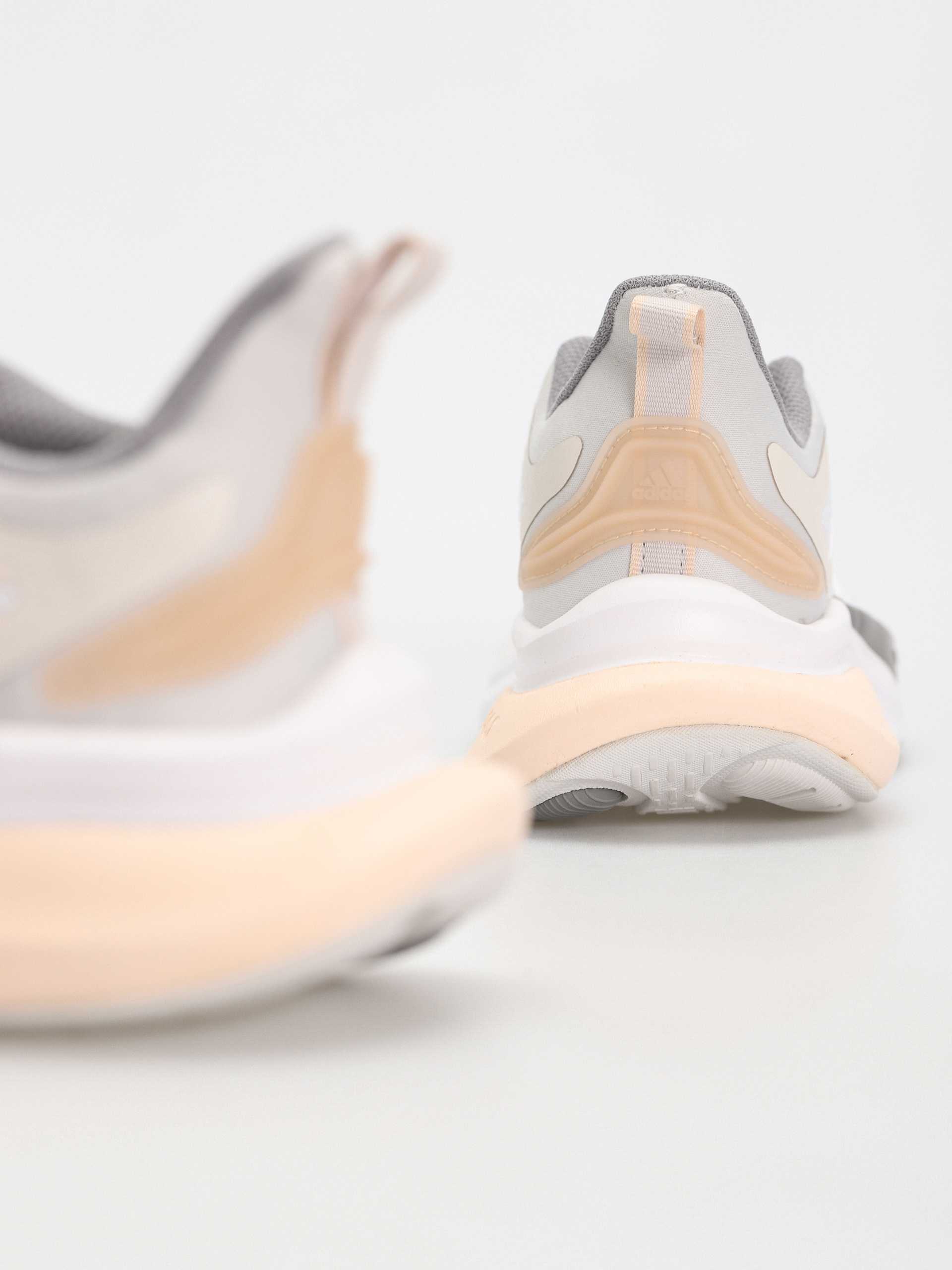 Topánky adidas  AlphaBounce + Wmn (ftwwht/zeromt/grethr)