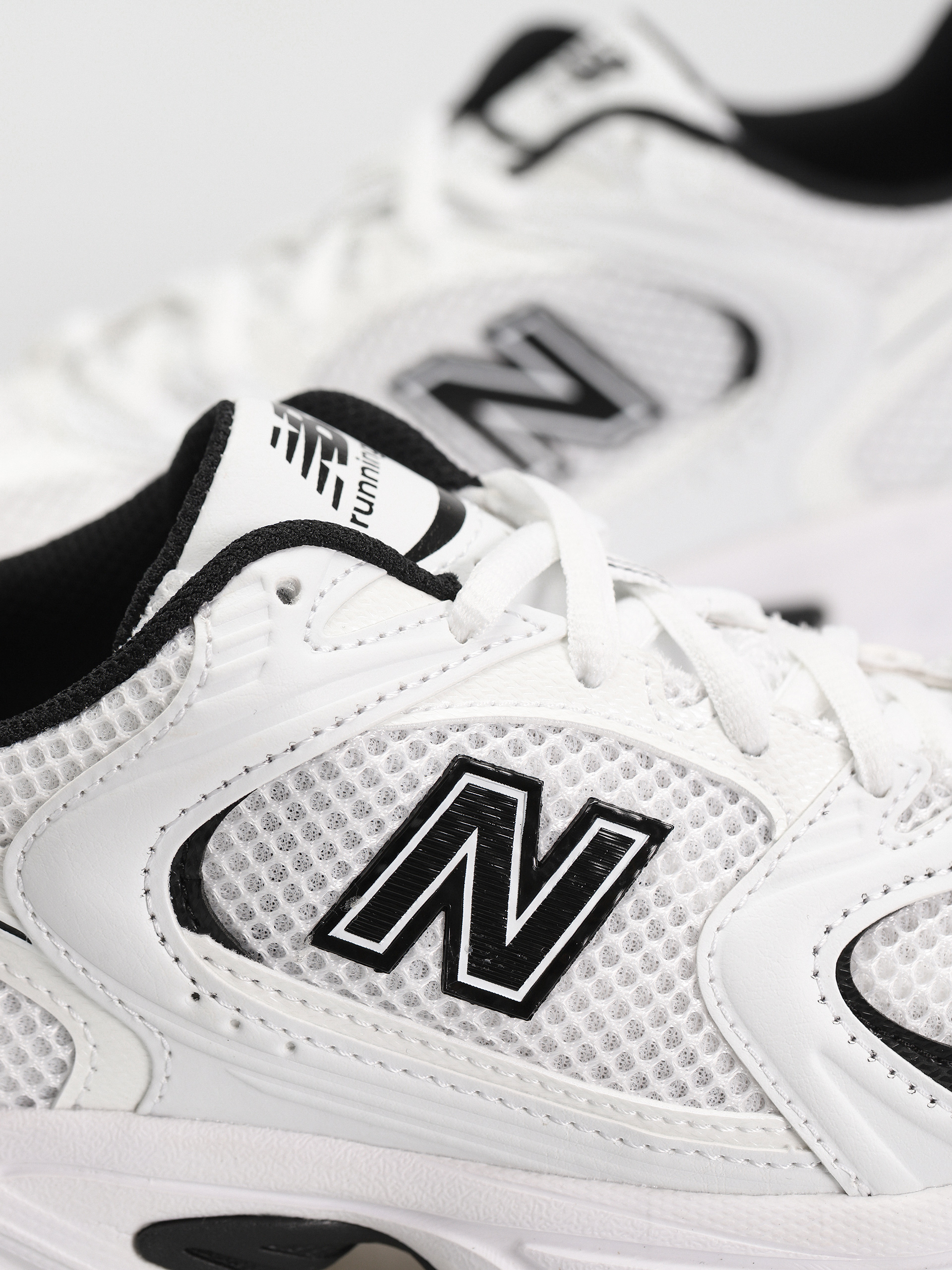 Topánky New Balance 530 (white black details)