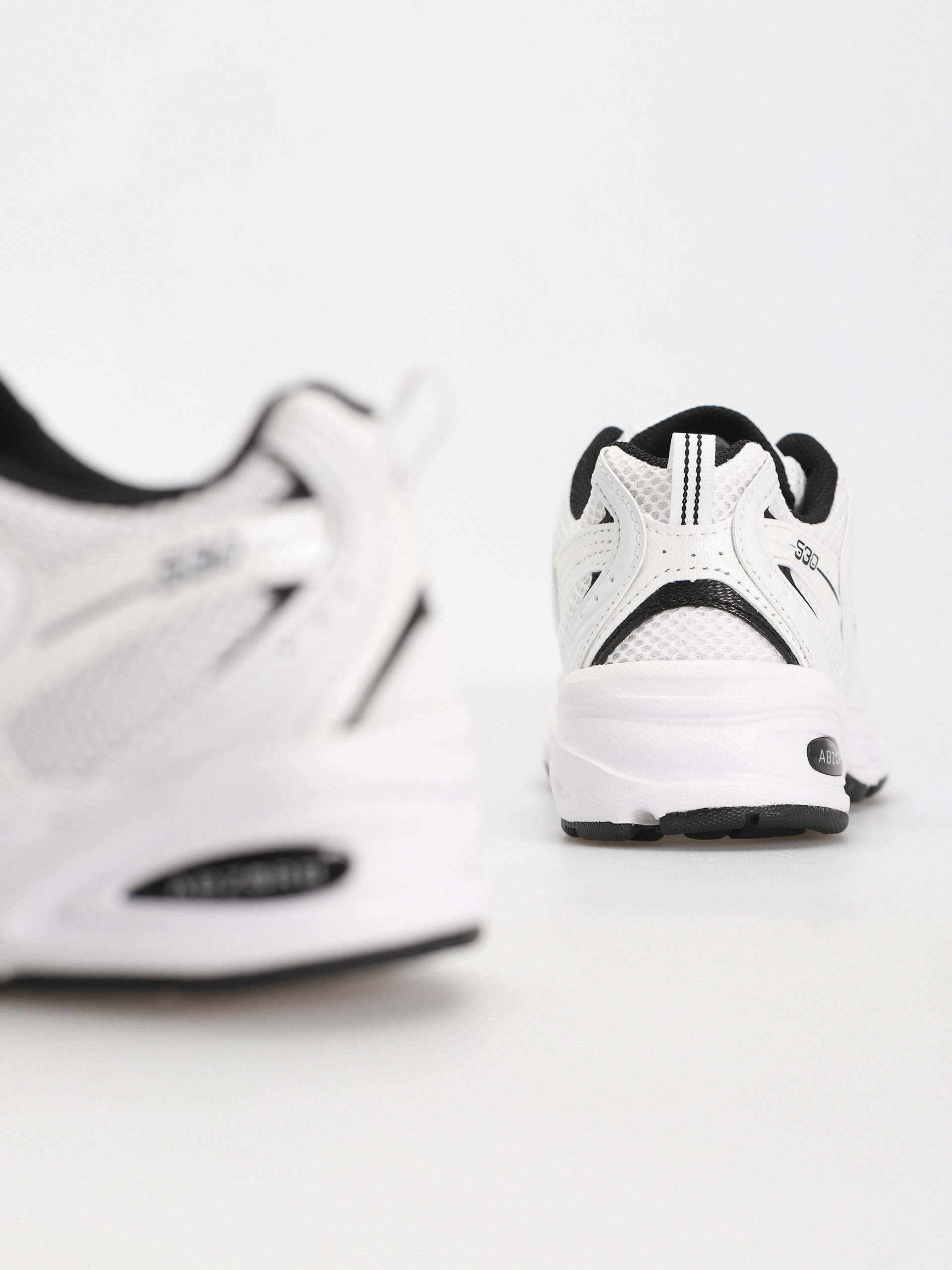 Topánky New Balance 530 (white black details)