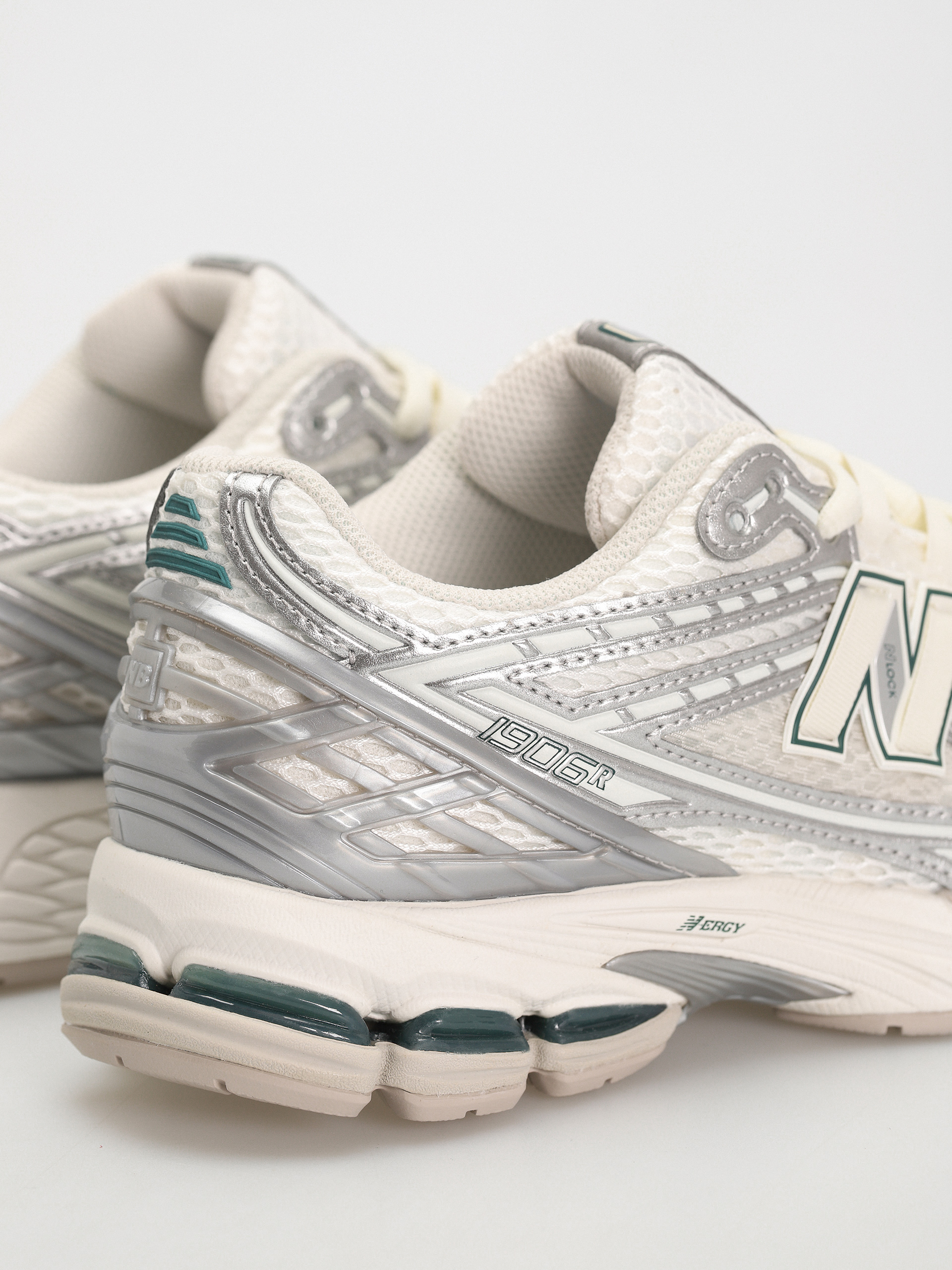 Topánky New Balance 1906 (silver metallic)
