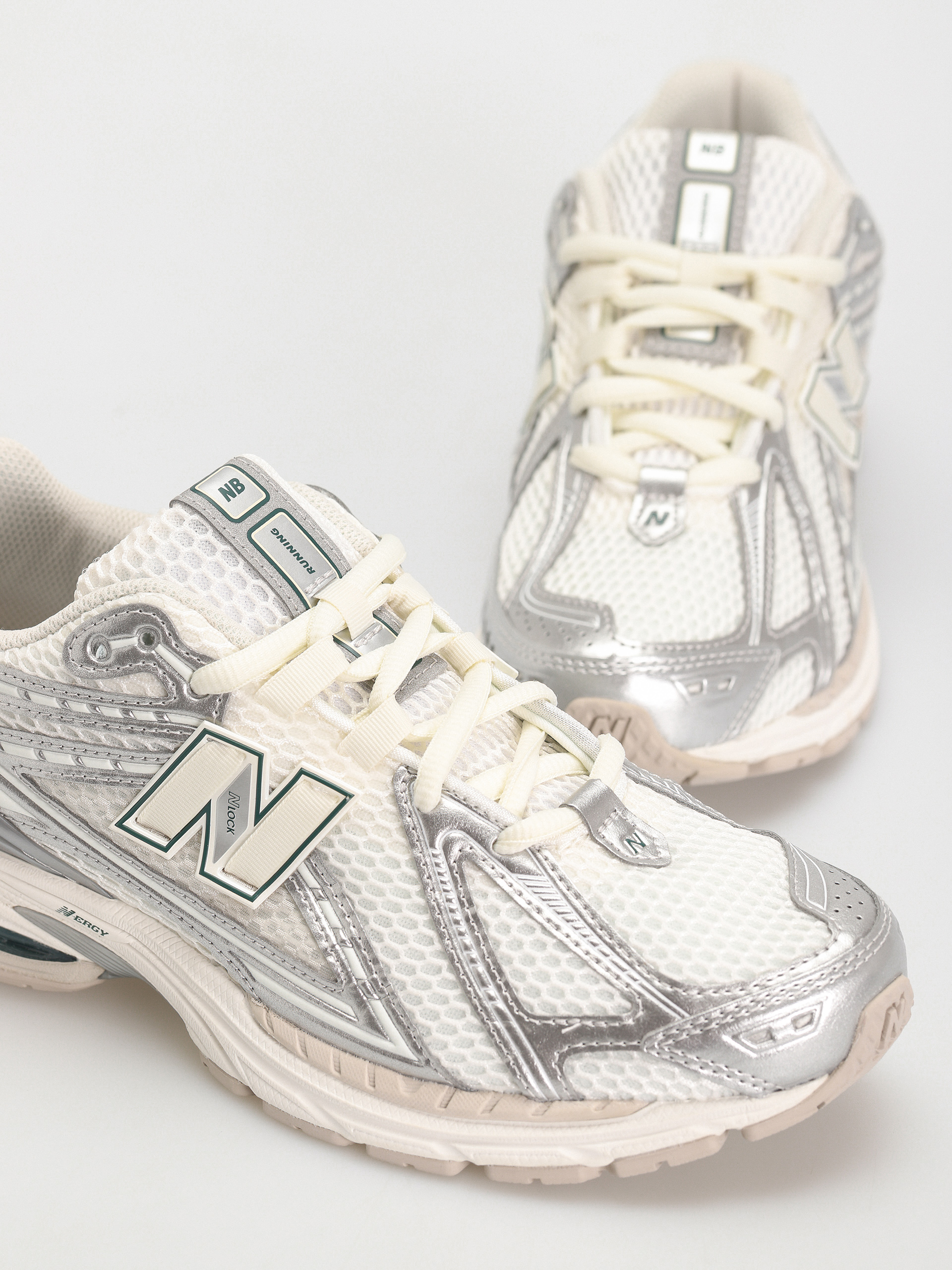 Topánky New Balance 1906 (silver metallic)