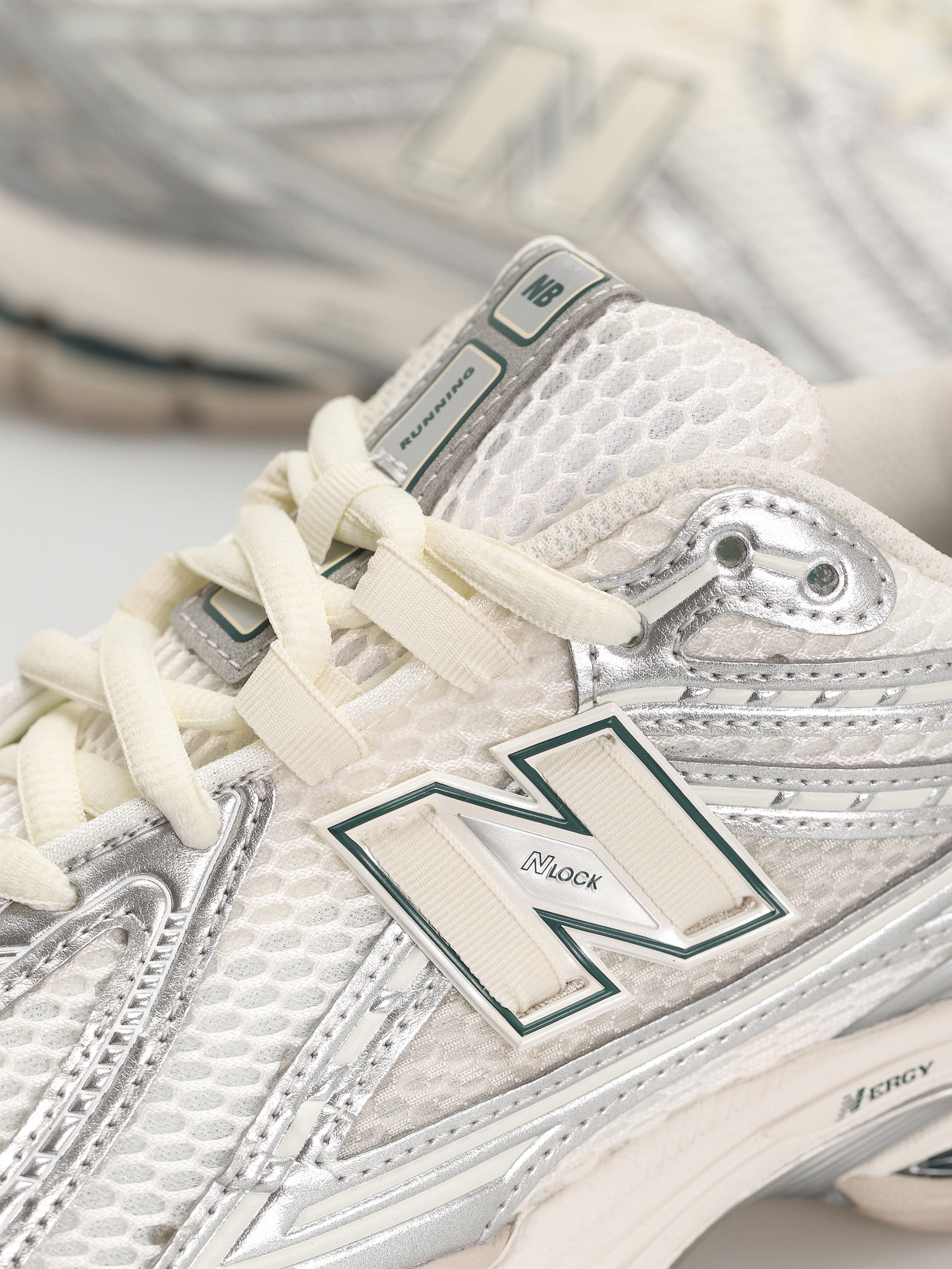 Topánky New Balance 1906 (silver metallic)