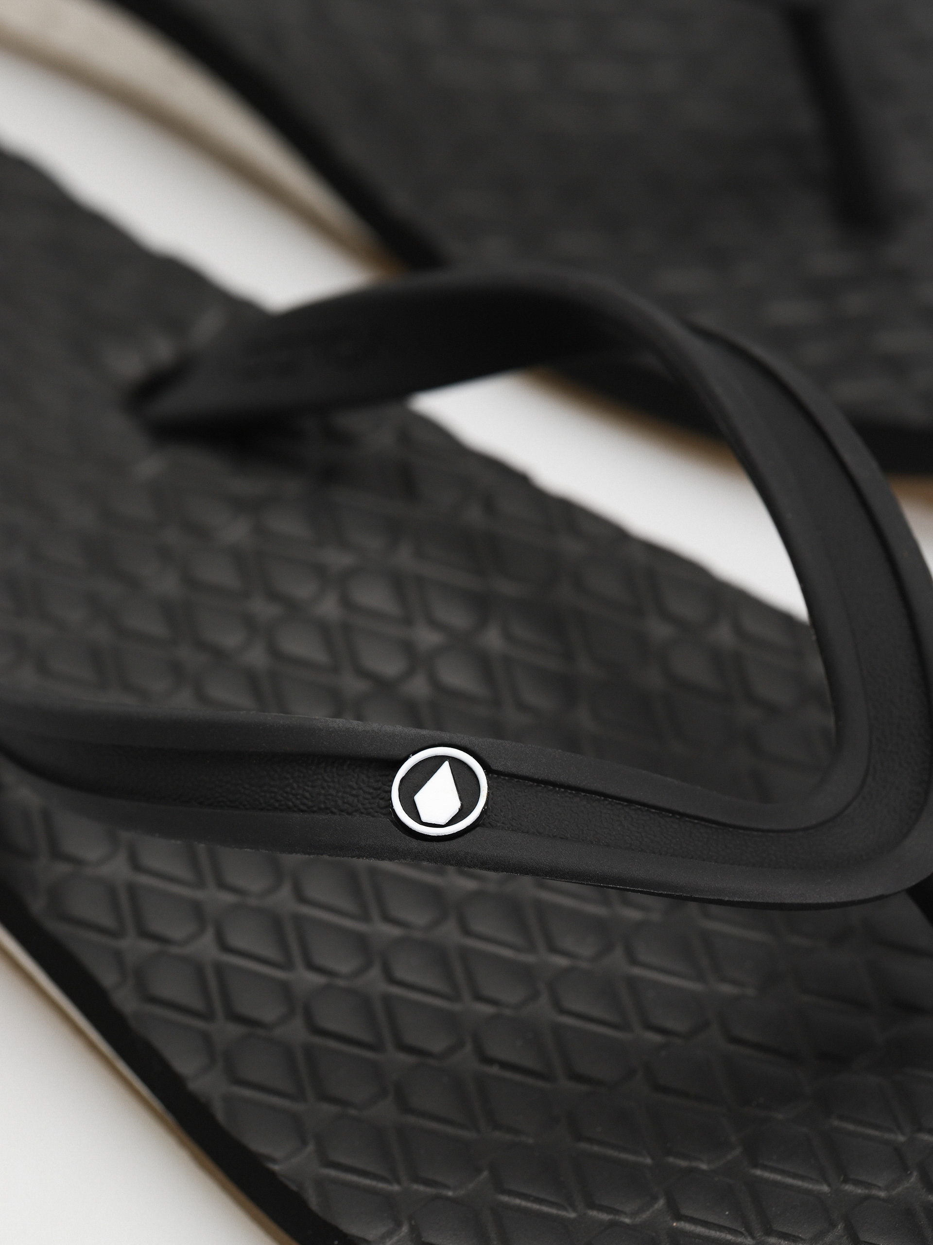 Plážovky Volcom Eco Concourse Wmn (black white)