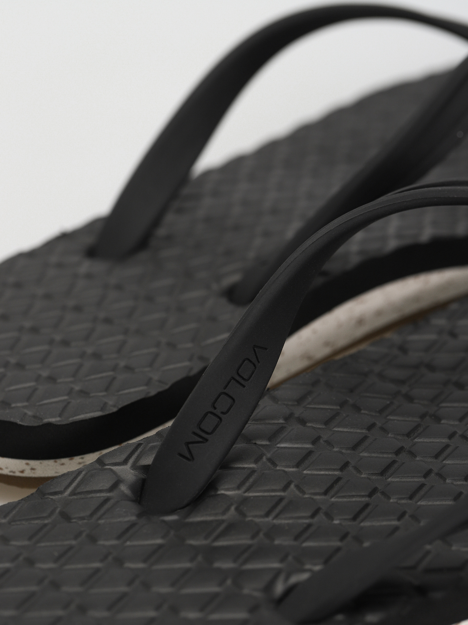 Plážovky Volcom Eco Concourse Wmn (black white)