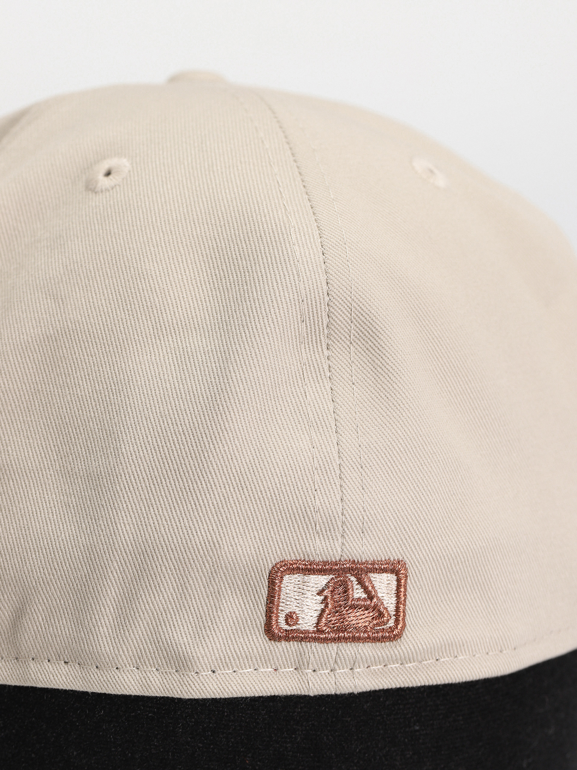 Šiltovka New Era Metallic Outline 59Fifty Chicago White Sox (stone)