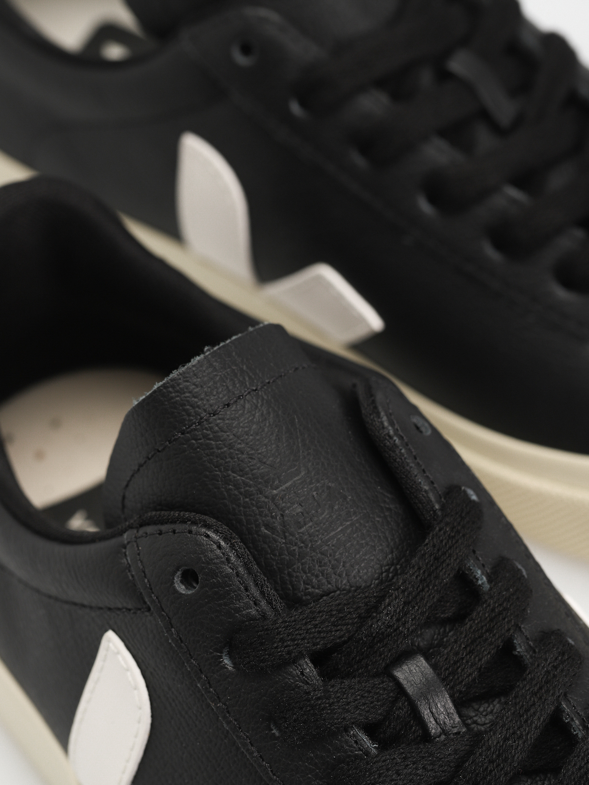 Topánky Veja Campo Wmn (black white)