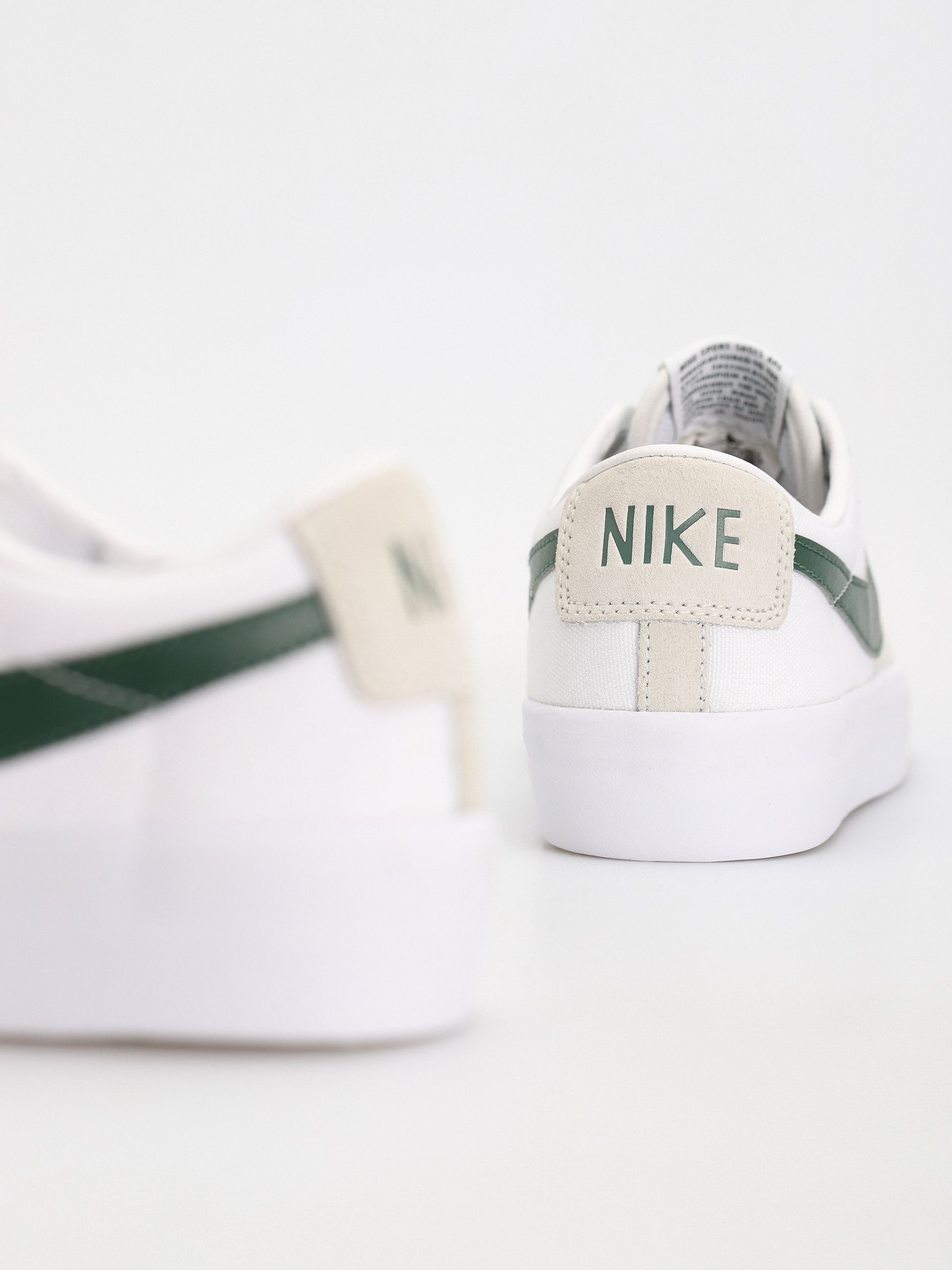 Topánky Nike SB Zoom Blazer Low Pro Gt (white/fir white gum light brown)