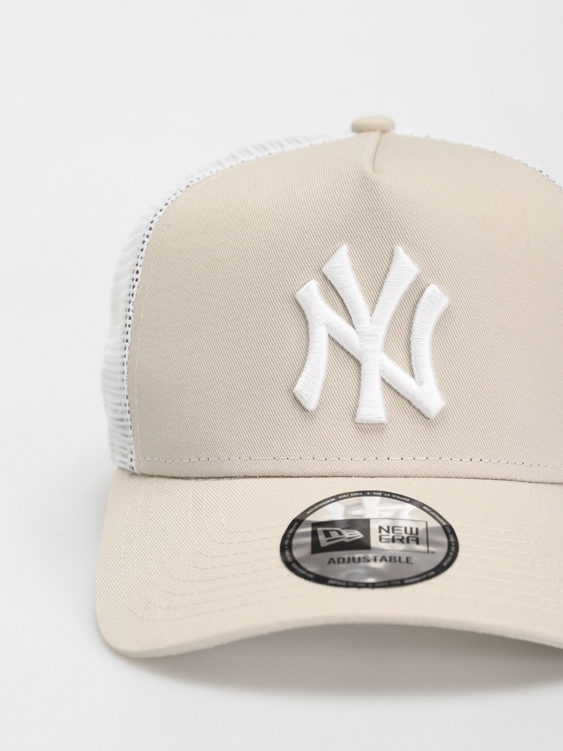 Šiltovka New Era League Essential 9Forty Af Trucker New York Yankees (stone/white)